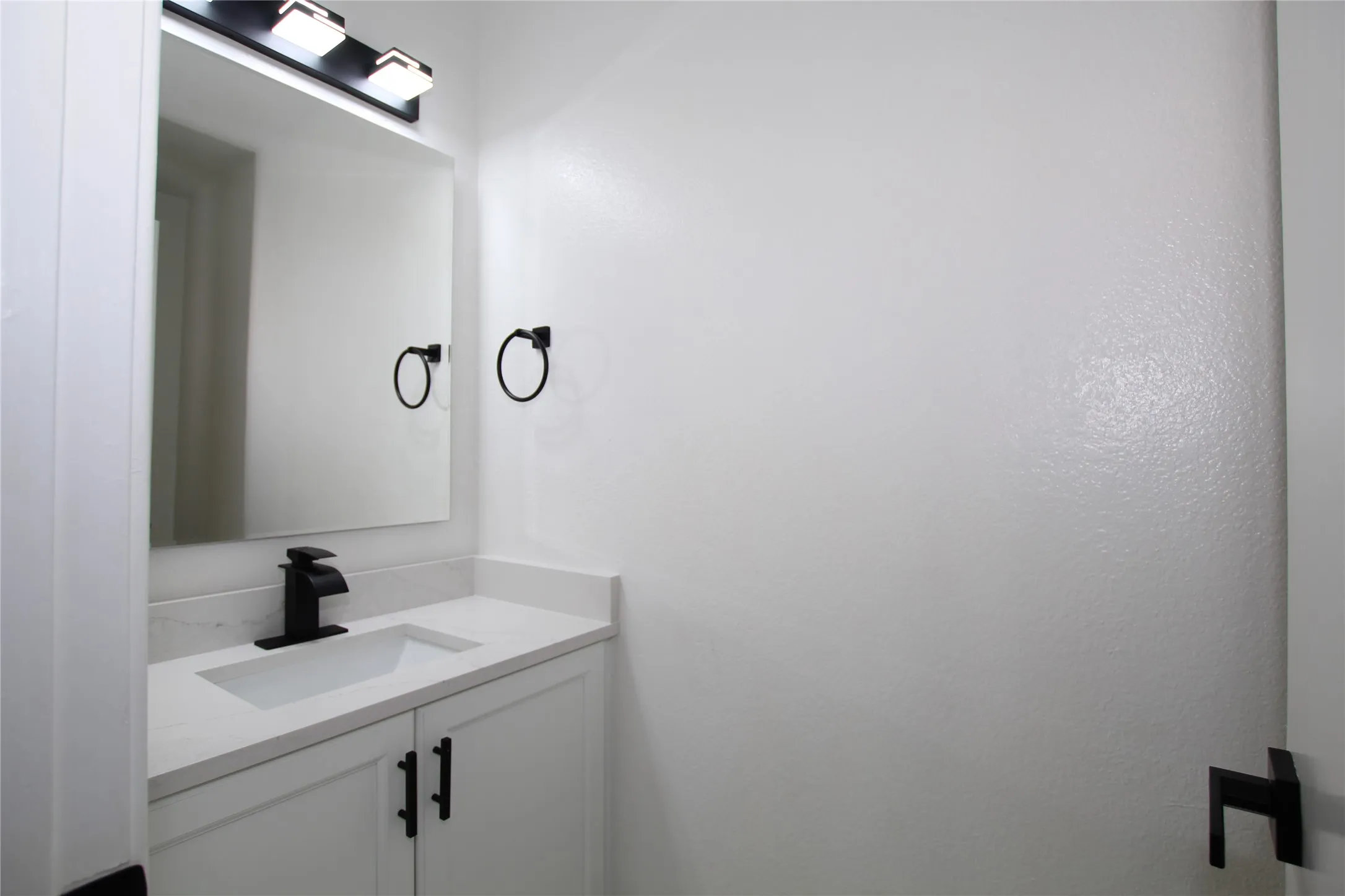 Single Family Residence For Sale in Dallas County , 2910 Tanglewood Drive, Lancaster, Texas 75134, 2 Bedroom, 2 Bathroom, 2 Garage spaces, 1,080 Sqft, built in 1986, mls#21311296, Real Estate Agent in Lancaster, Homes For Sale in Dallas county, Homes For Sale in Lancaster, Realtor in Lancaster Texas, Real Estate Brokerage Independent Realty Texas, Luminita Cordes Realtor
