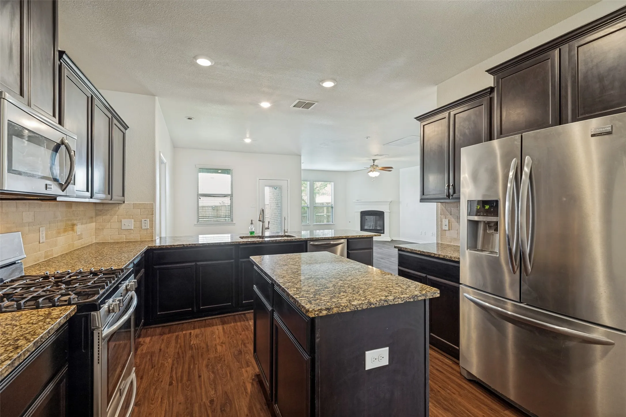 Single Family Residence For Sale in Collin County , 3305 Founders, Melissa, Texas 75454, 4 Bedroom, 3 Bathroom, 2 Garage spaces, 2,918 Sqft, built in 2017, mls#21311301, Real Estate Agent in Melissa, Homes For Sale in Collin county, Homes For Sale in Melissa, Realtor in Melissa Texas, Real Estate Brokerage Independent Realty Texas, Luminita Cordes Realtor