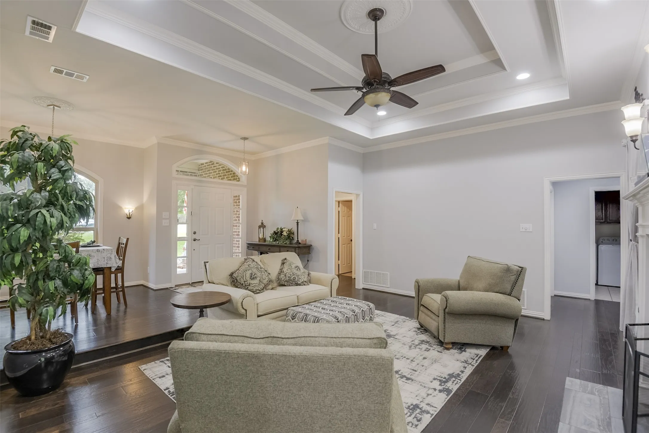 Single Family Residence For Sale in Ellis County , 515 Seneca Drive, Waxahachie, Texas 75165, 4 Bedroom, 3 Bathroom, 3 Garage spaces, 2,927 Sqft, built in 1998, mls#21310667, Real Estate Agent in Waxahachie, Homes For Sale in Ellis county, Homes For Sale in Waxahachie, Realtor in Waxahachie Texas, Real Estate Brokerage Independent Realty Texas, Luminita Cordes Realtor