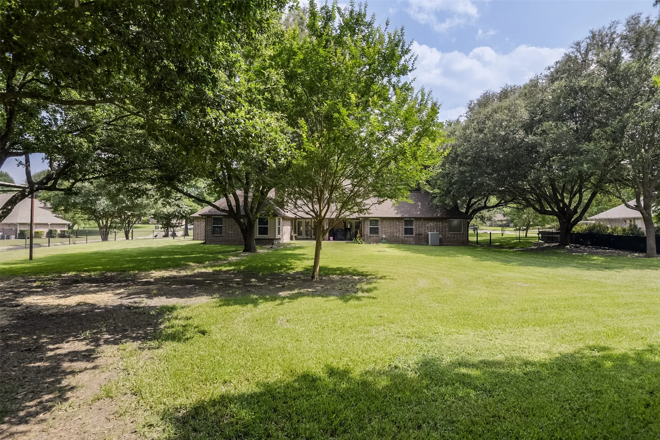 Single Family Residence For Sale in Ellis County , 515 Seneca Drive, Waxahachie, Texas 75165, 4 Bedroom, 3 Bathroom, 3 Garage spaces, 2,927 Sqft, built in 1998, mls#21310667, Real Estate Agent in Waxahachie, Homes For Sale in Ellis county, Homes For Sale in Waxahachie, Realtor in Waxahachie Texas, Real Estate Brokerage Independent Realty Texas, Luminita Cordes Realtor