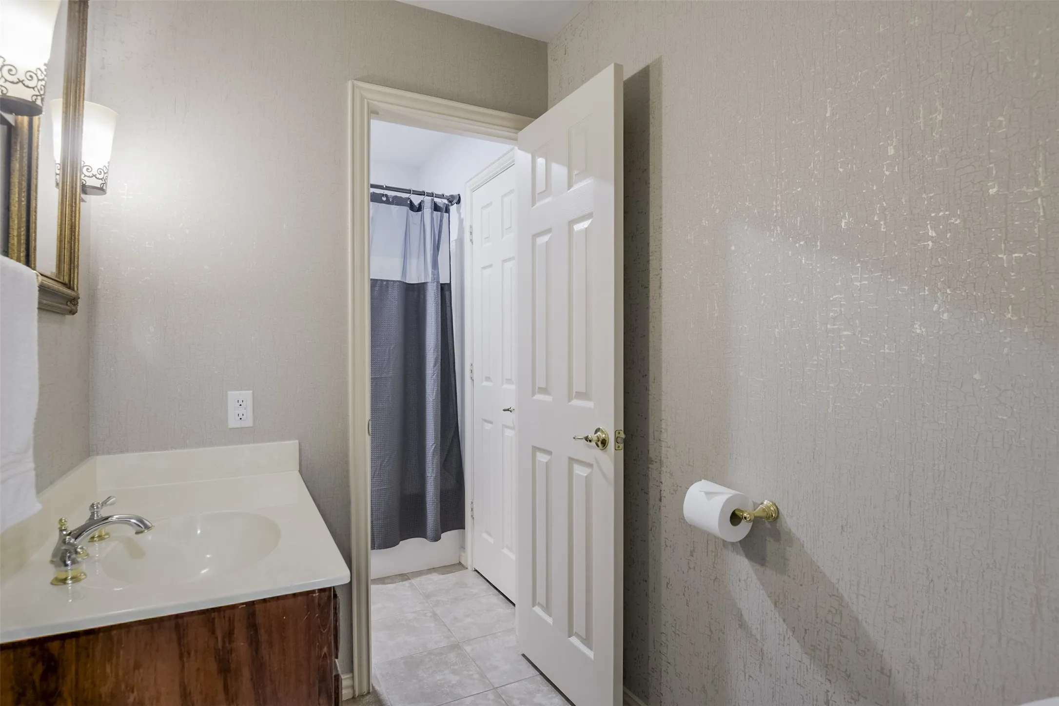 Single Family Residence For Sale in Ellis County , 515 Seneca Drive, Waxahachie, Texas 75165, 4 Bedroom, 3 Bathroom, 3 Garage spaces, 2,927 Sqft, built in 1998, mls#21310667, Real Estate Agent in Waxahachie, Homes For Sale in Ellis county, Homes For Sale in Waxahachie, Realtor in Waxahachie Texas, Real Estate Brokerage Independent Realty Texas, Luminita Cordes Realtor