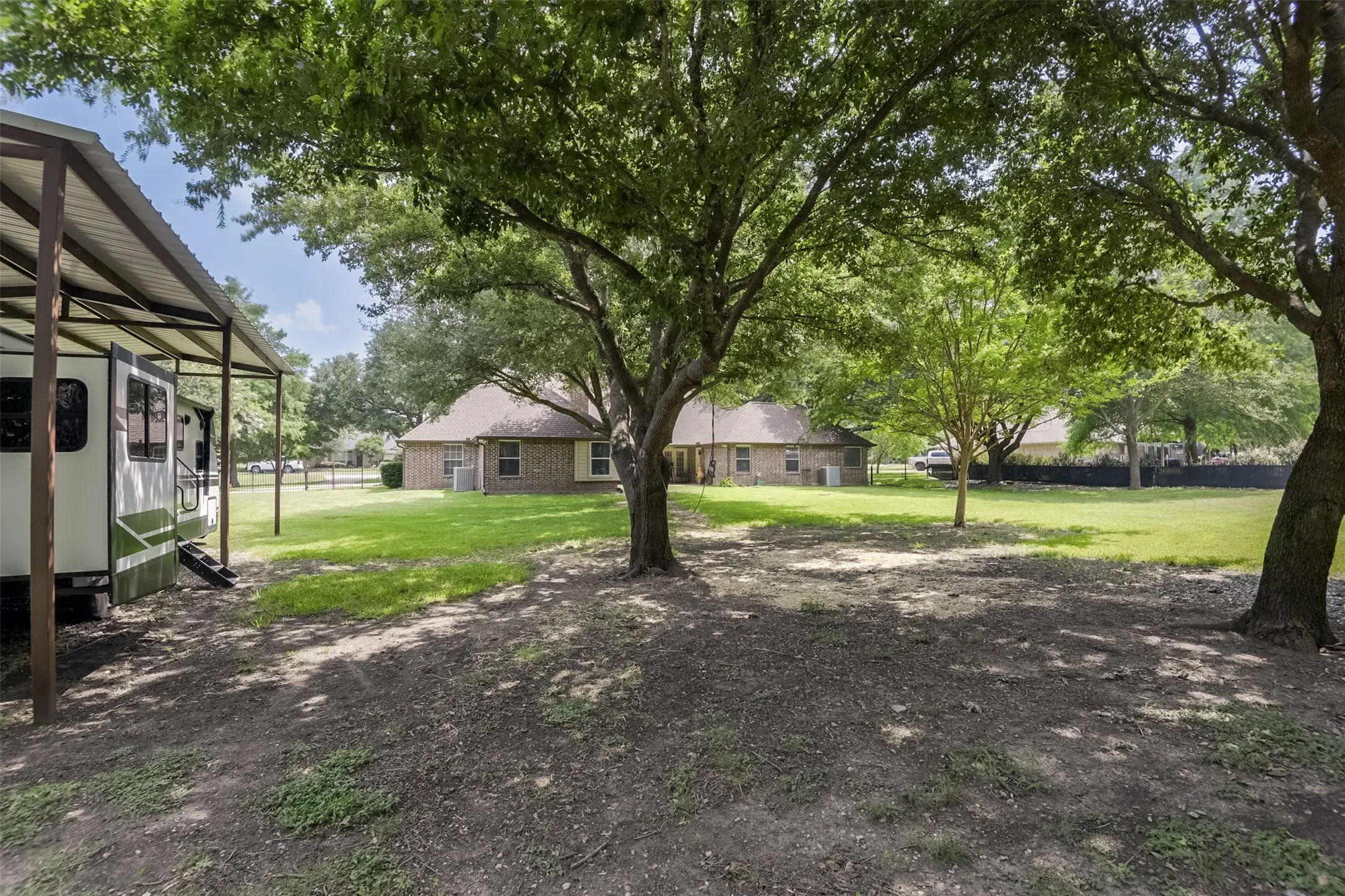 Single Family Residence For Sale in Ellis County , 515 Seneca Drive, Waxahachie, Texas 75165, 4 Bedroom, 3 Bathroom, 3 Garage spaces, 2,927 Sqft, built in 1998, mls#21310667, Real Estate Agent in Waxahachie, Homes For Sale in Ellis county, Homes For Sale in Waxahachie, Realtor in Waxahachie Texas, Real Estate Brokerage Independent Realty Texas, Luminita Cordes Realtor