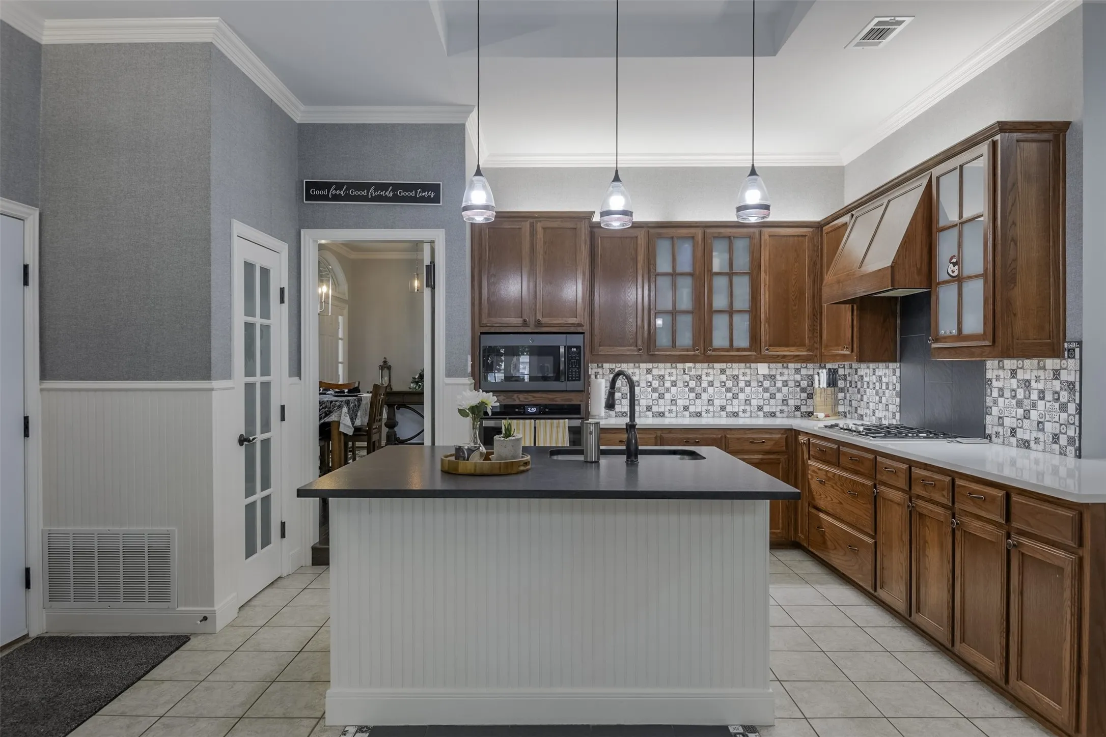 Single Family Residence For Sale in Ellis County , 515 Seneca Drive, Waxahachie, Texas 75165, 4 Bedroom, 3 Bathroom, 3 Garage spaces, 2,927 Sqft, built in 1998, mls#21310667, Real Estate Agent in Waxahachie, Homes For Sale in Ellis county, Homes For Sale in Waxahachie, Realtor in Waxahachie Texas, Real Estate Brokerage Independent Realty Texas, Luminita Cordes Realtor