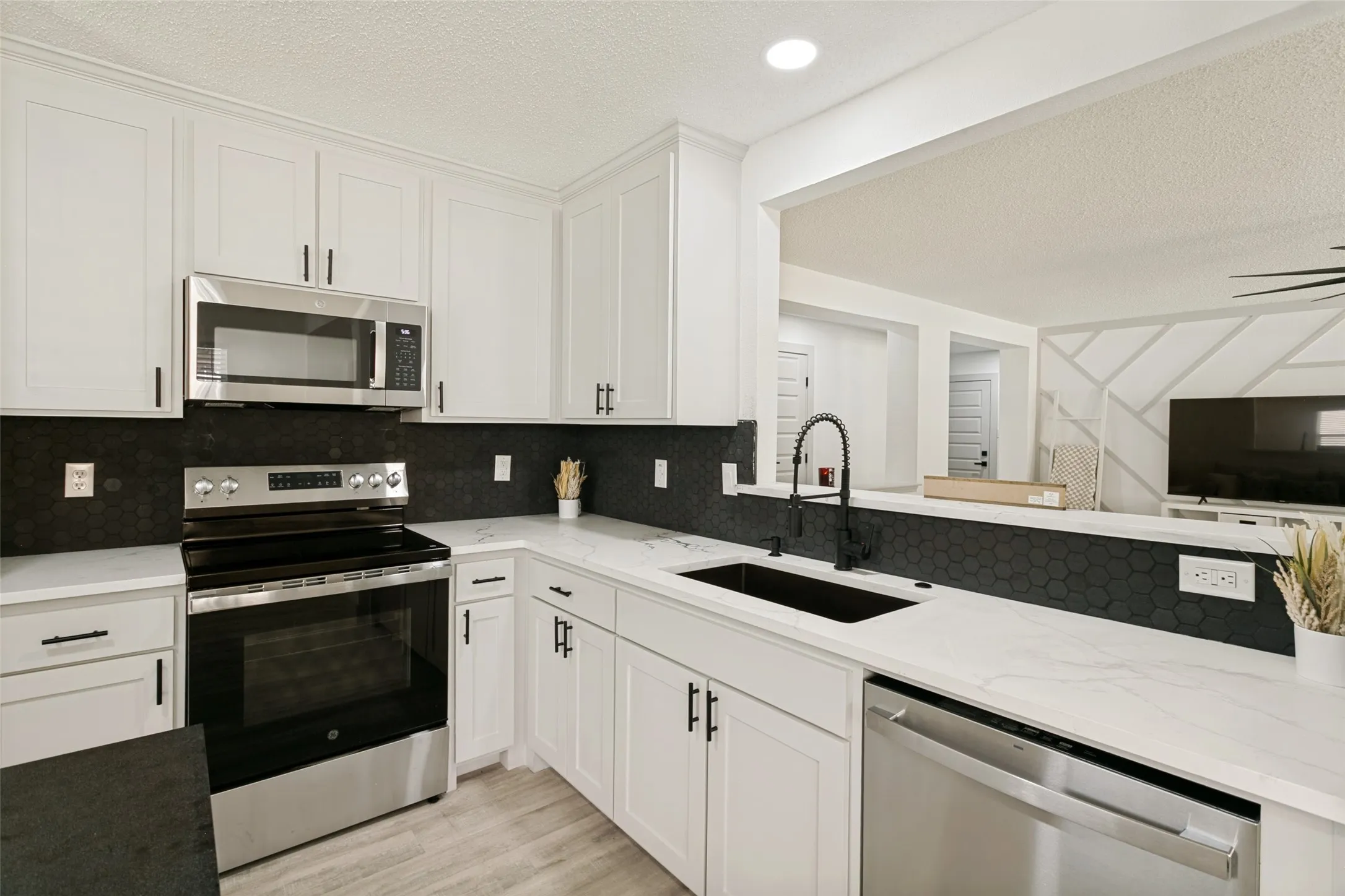 Single Family Residence For Sale in Tarrant County , 5960 Mckaskle Drive, Fort Worth, Texas 76119, 3 Bedrooms, 2 Bathrooms, 2 Garage spaces, 1,639 Sqft, built in 2004, Price $269,499, mls#21311312, Real Estate Agent in Fort Worth, Homes For Sale in Tarrant county, Homes For Sale in Fort Worth, Realtor in Fort Worth Texas, Real Estate Brokerage Independent Realty Texas, Luminita Cordes Realtor