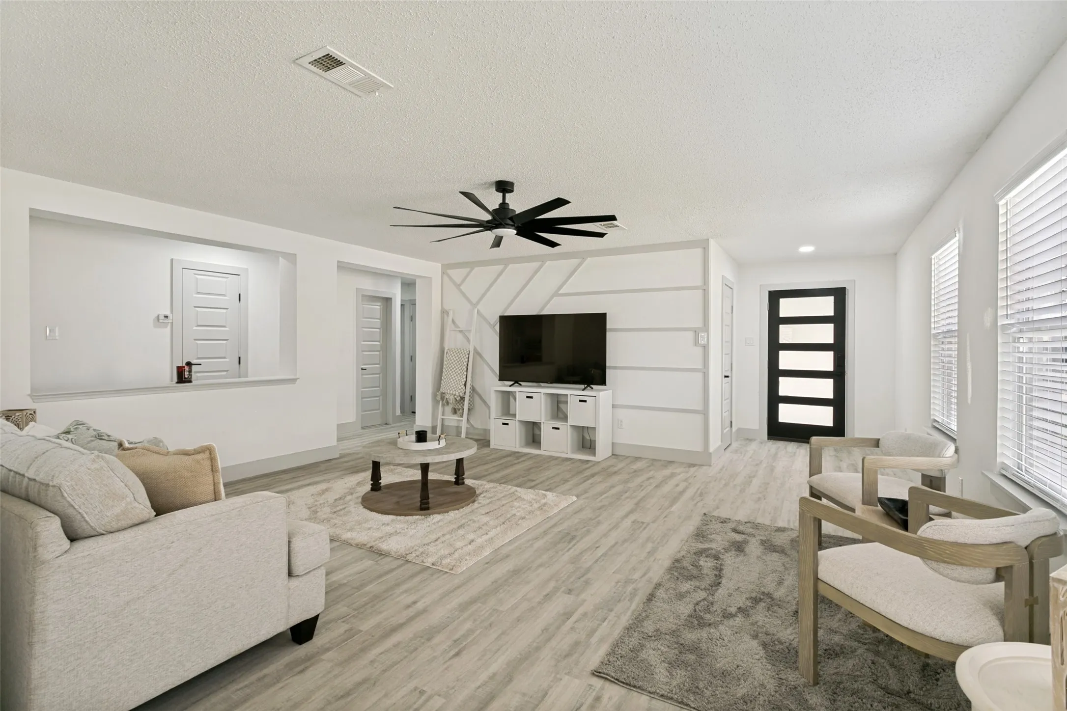 Single Family Residence For Sale in Tarrant County , 5960 Mckaskle Drive, Fort Worth, Texas 76119, 3 Bedrooms, 2 Bathrooms, 2 Garage spaces, 1,639 Sqft, built in 2004, Price $269,499, mls#21311312, Real Estate Agent in Fort Worth, Homes For Sale in Tarrant county, Homes For Sale in Fort Worth, Realtor in Fort Worth Texas, Real Estate Brokerage Independent Realty Texas, Luminita Cordes Realtor
