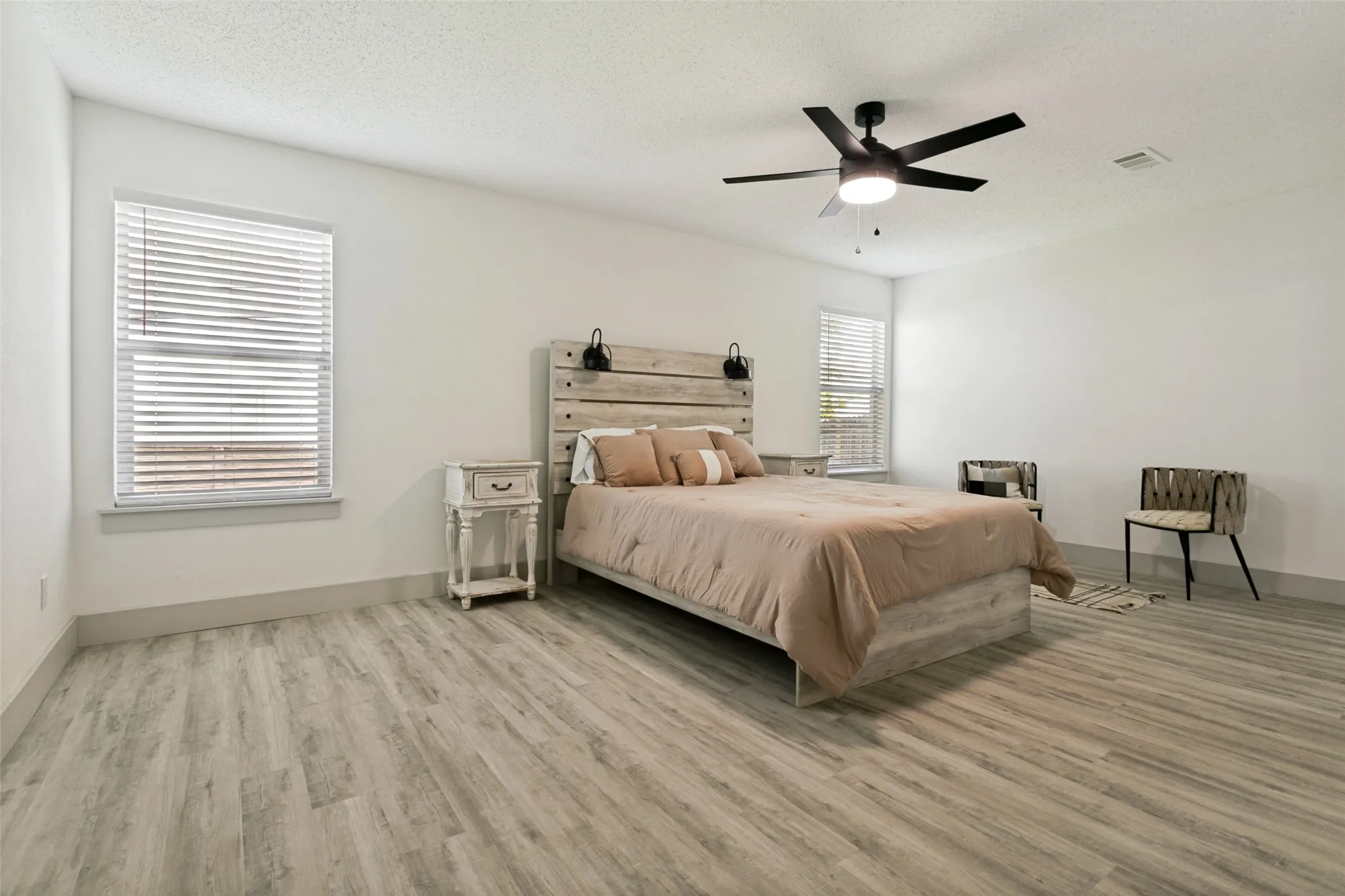 Single Family Residence For Sale in Tarrant County , 5960 Mckaskle Drive, Fort Worth, Texas 76119, 3 Bedrooms, 2 Bathrooms, 2 Garage spaces, 1,639 Sqft, built in 2004, Price $269,499, mls#21311312, Real Estate Agent in Fort Worth, Homes For Sale in Tarrant county, Homes For Sale in Fort Worth, Realtor in Fort Worth Texas, Real Estate Brokerage Independent Realty Texas, Luminita Cordes Realtor