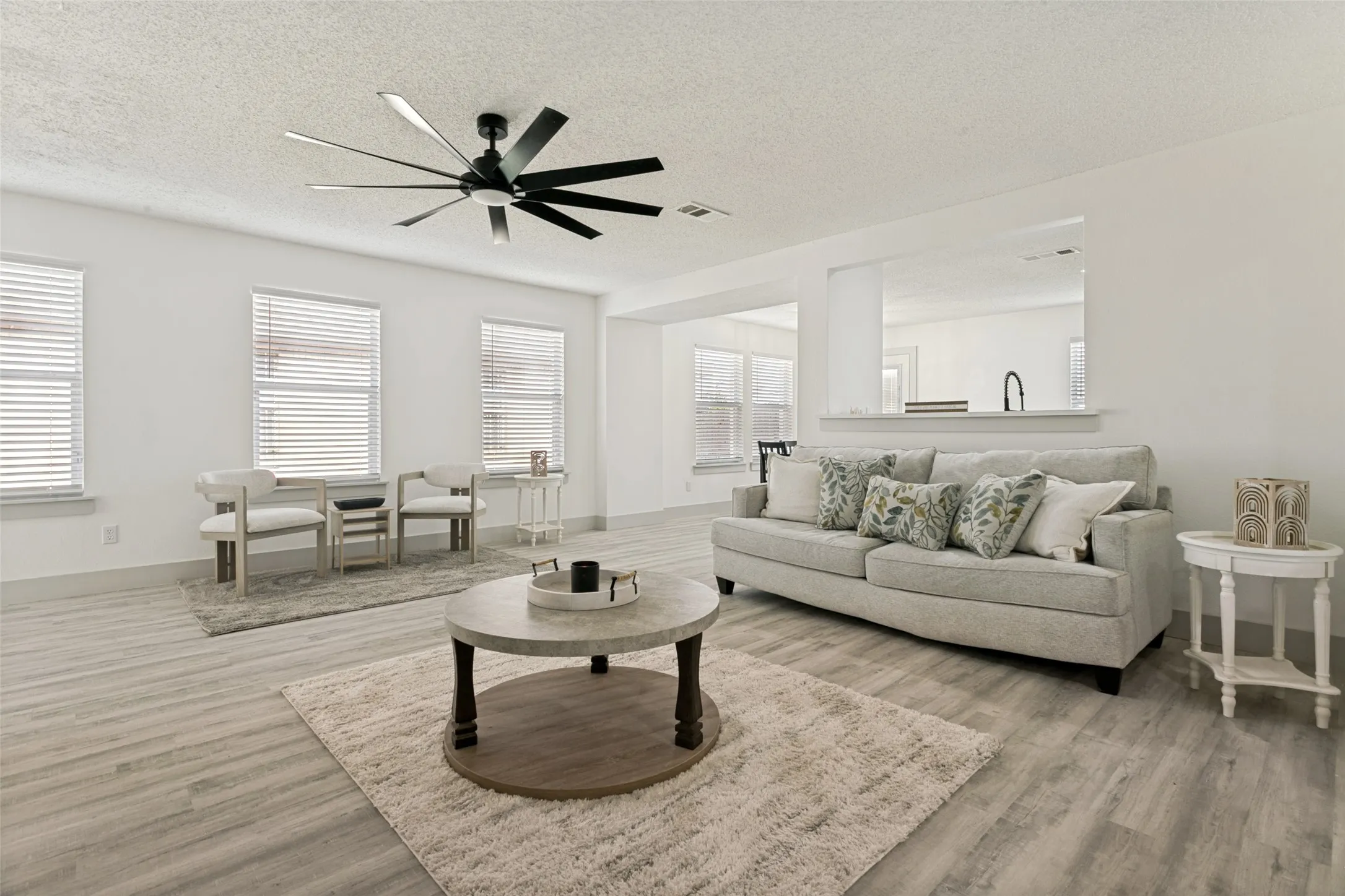 Single Family Residence For Sale in Tarrant County , 5960 Mckaskle Drive, Fort Worth, Texas 76119, 3 Bedrooms, 2 Bathrooms, 2 Garage spaces, 1,639 Sqft, built in 2004, Price $269,499, mls#21311312, Real Estate Agent in Fort Worth, Homes For Sale in Tarrant county, Homes For Sale in Fort Worth, Realtor in Fort Worth Texas, Real Estate Brokerage Independent Realty Texas, Luminita Cordes Realtor