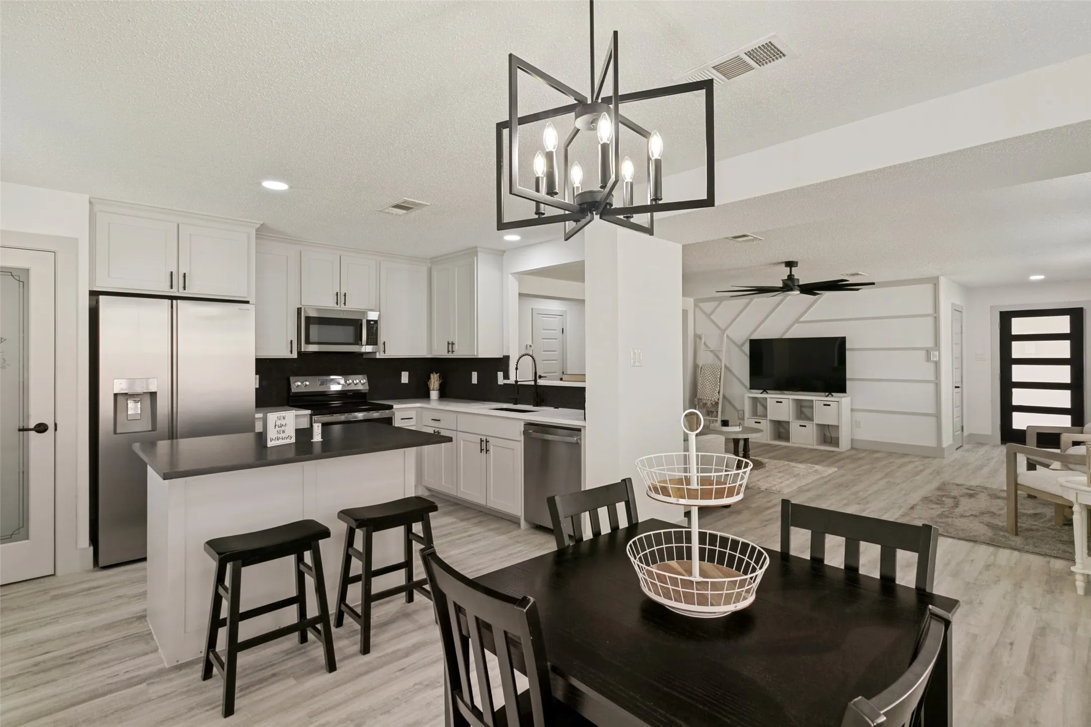 Single Family Residence For Sale in Tarrant County , 5960 Mckaskle Drive, Fort Worth, Texas 76119, 3 Bedrooms, 2 Bathrooms, 2 Garage spaces, 1,639 Sqft, built in 2004, Price $269,499, mls#21311312, Real Estate Agent in Fort Worth, Homes For Sale in Tarrant county, Homes For Sale in Fort Worth, Realtor in Fort Worth Texas, Real Estate Brokerage Independent Realty Texas, Luminita Cordes Realtor