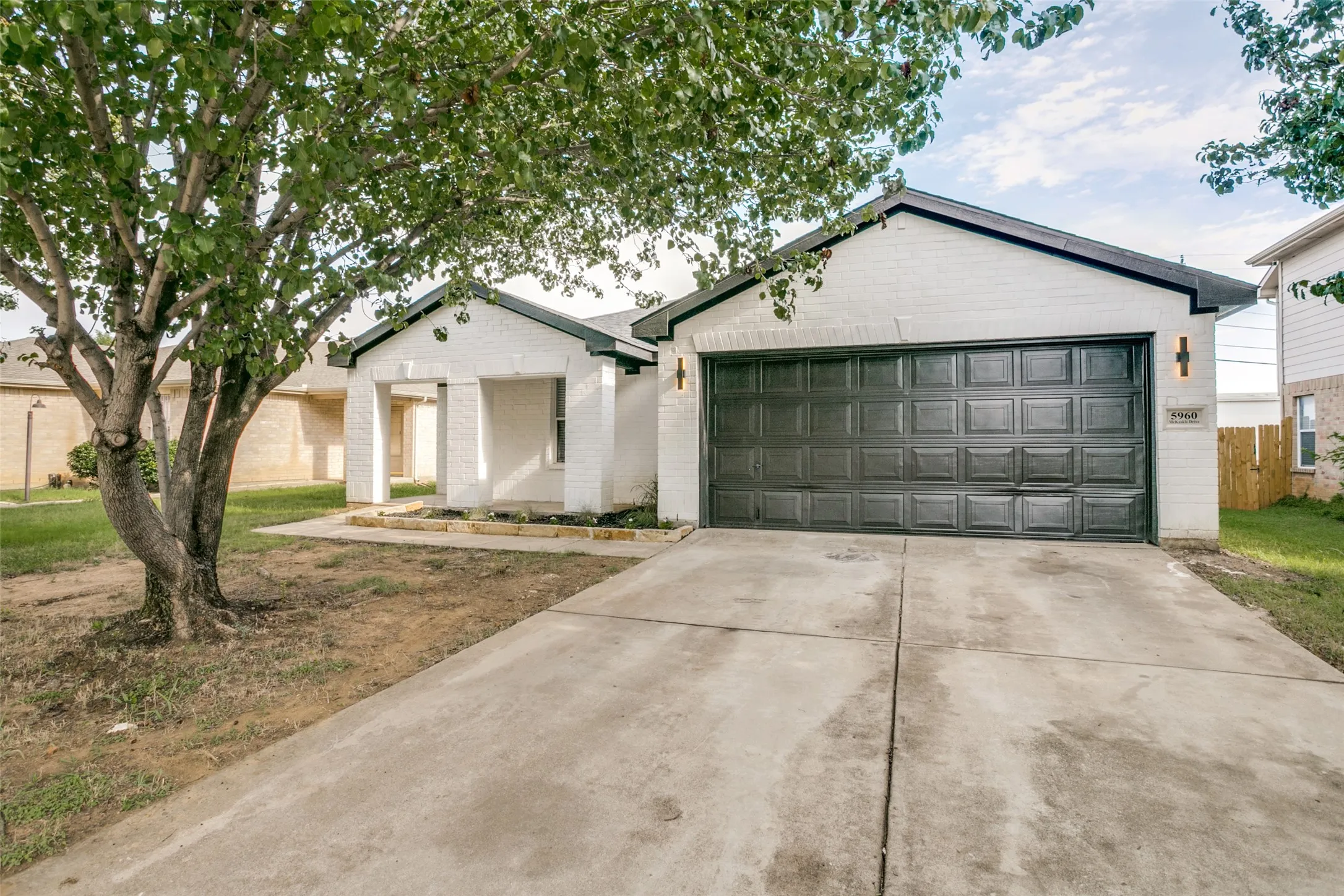 Single Family Residence For Sale in Tarrant County , 5960 Mckaskle Drive, Fort Worth, Texas 76119, 3 Bedrooms, 2 Bathrooms, 2 Garage spaces, 1,639 Sqft, built in 2004, Price $269,499, mls#21311312, Real Estate Agent in Fort Worth, Homes For Sale in Tarrant county, Homes For Sale in Fort Worth, Realtor in Fort Worth Texas, Real Estate Brokerage Independent Realty Texas, Luminita Cordes Realtor