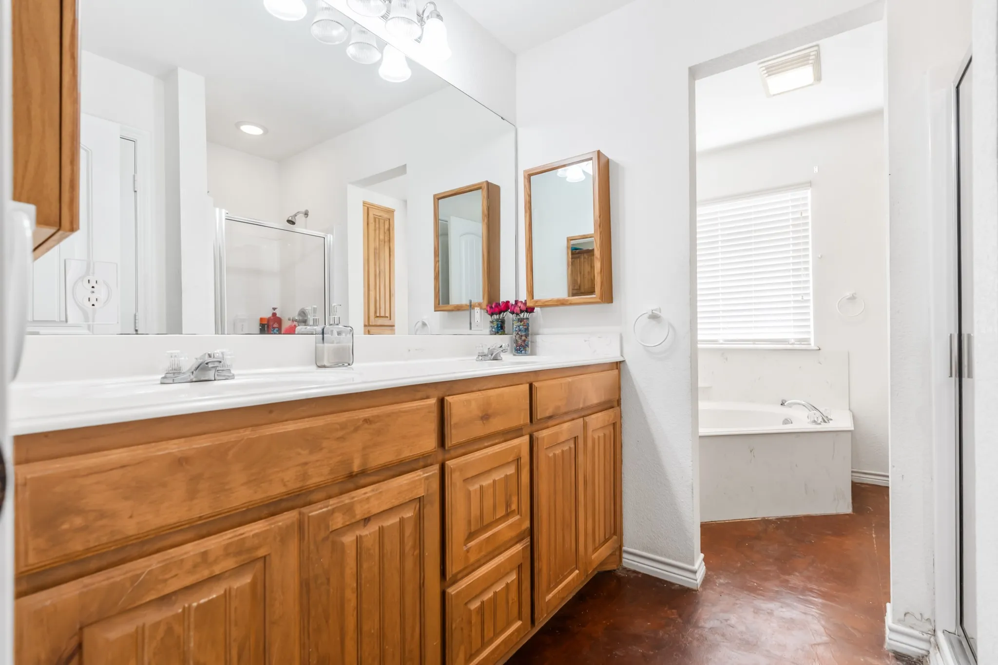 Single Family Residence For Sale in Hill County , 6338 Fm 933, Blum, Texas 76627, 3 Bedroom, 3 Bathroom, 5 Garage spaces, 1,500 Sqft, built in 2008, mls#21309524, Real Estate Agent in Blum, Homes For Sale in Hill county, Homes For Sale in Blum, Realtor in Blum Texas, Real Estate Brokerage Independent Realty Texas, Luminita Cordes Realtor