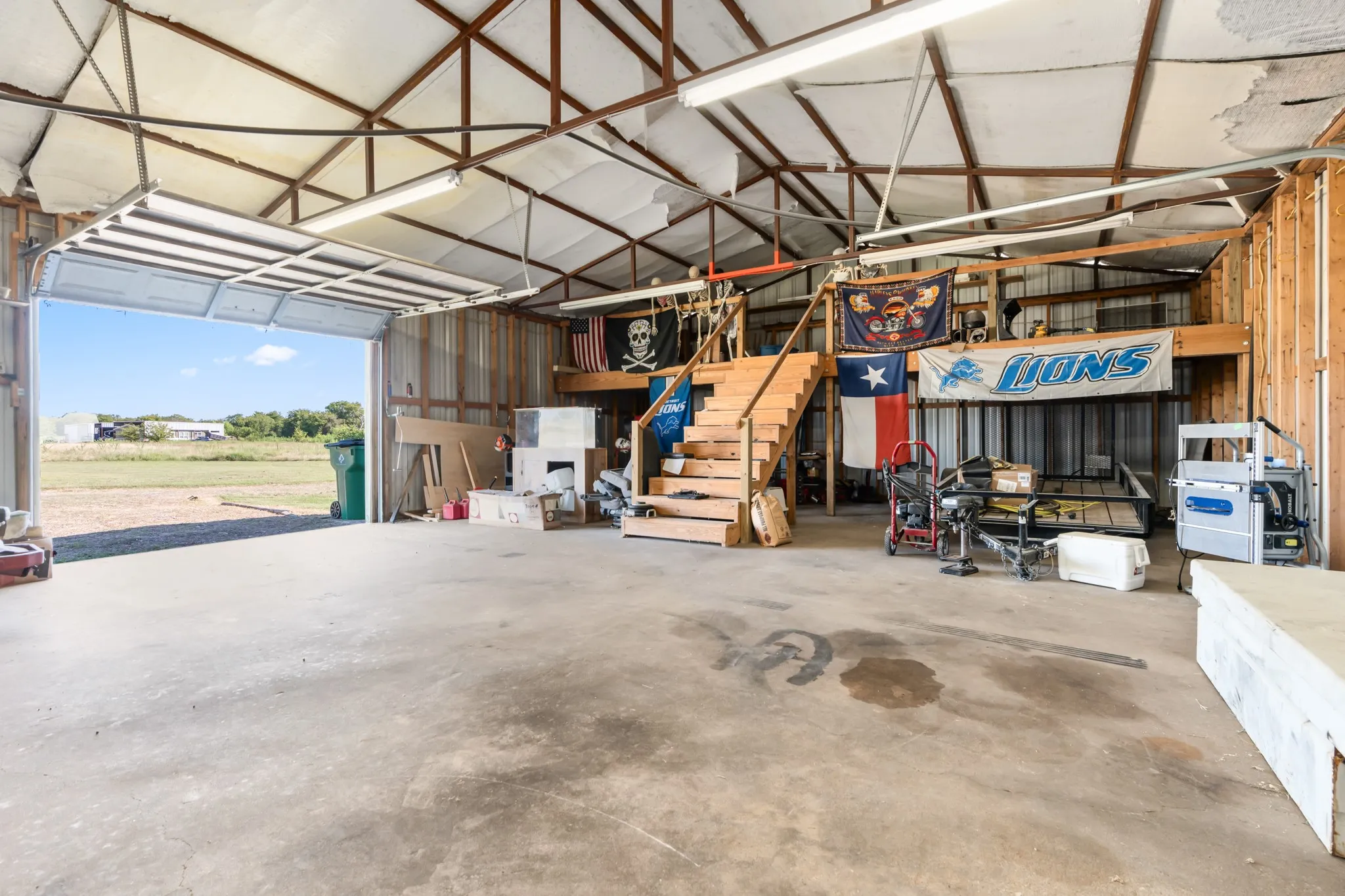 Single Family Residence For Sale in Hill County , 6338 Fm 933, Blum, Texas 76627, 3 Bedroom, 3 Bathroom, 5 Garage spaces, 1,500 Sqft, built in 2008, mls#21309524, Real Estate Agent in Blum, Homes For Sale in Hill county, Homes For Sale in Blum, Realtor in Blum Texas, Real Estate Brokerage Independent Realty Texas, Luminita Cordes Realtor