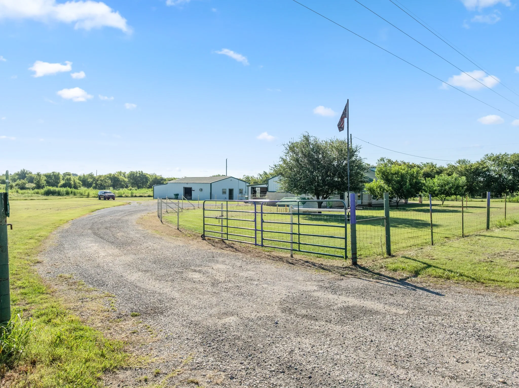 Single Family Residence For Sale in Hill County , 6338 Fm 933, Blum, Texas 76627, 3 Bedroom, 3 Bathroom, 5 Garage spaces, 1,500 Sqft, built in 2008, mls#21309524, Real Estate Agent in Blum, Homes For Sale in Hill county, Homes For Sale in Blum, Realtor in Blum Texas, Real Estate Brokerage Independent Realty Texas, Luminita Cordes Realtor