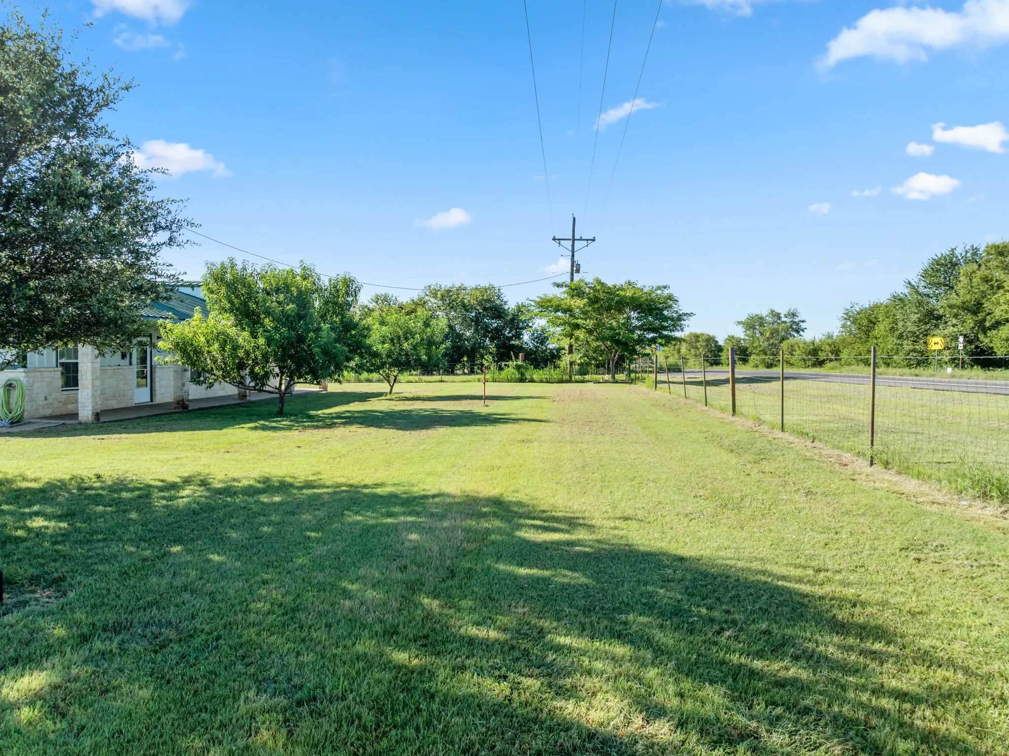 Single Family Residence For Sale in Hill County , 6338 Fm 933, Blum, Texas 76627, 3 Bedroom, 3 Bathroom, 5 Garage spaces, 1,500 Sqft, built in 2008, mls#21309524, Real Estate Agent in Blum, Homes For Sale in Hill county, Homes For Sale in Blum, Realtor in Blum Texas, Real Estate Brokerage Independent Realty Texas, Luminita Cordes Realtor