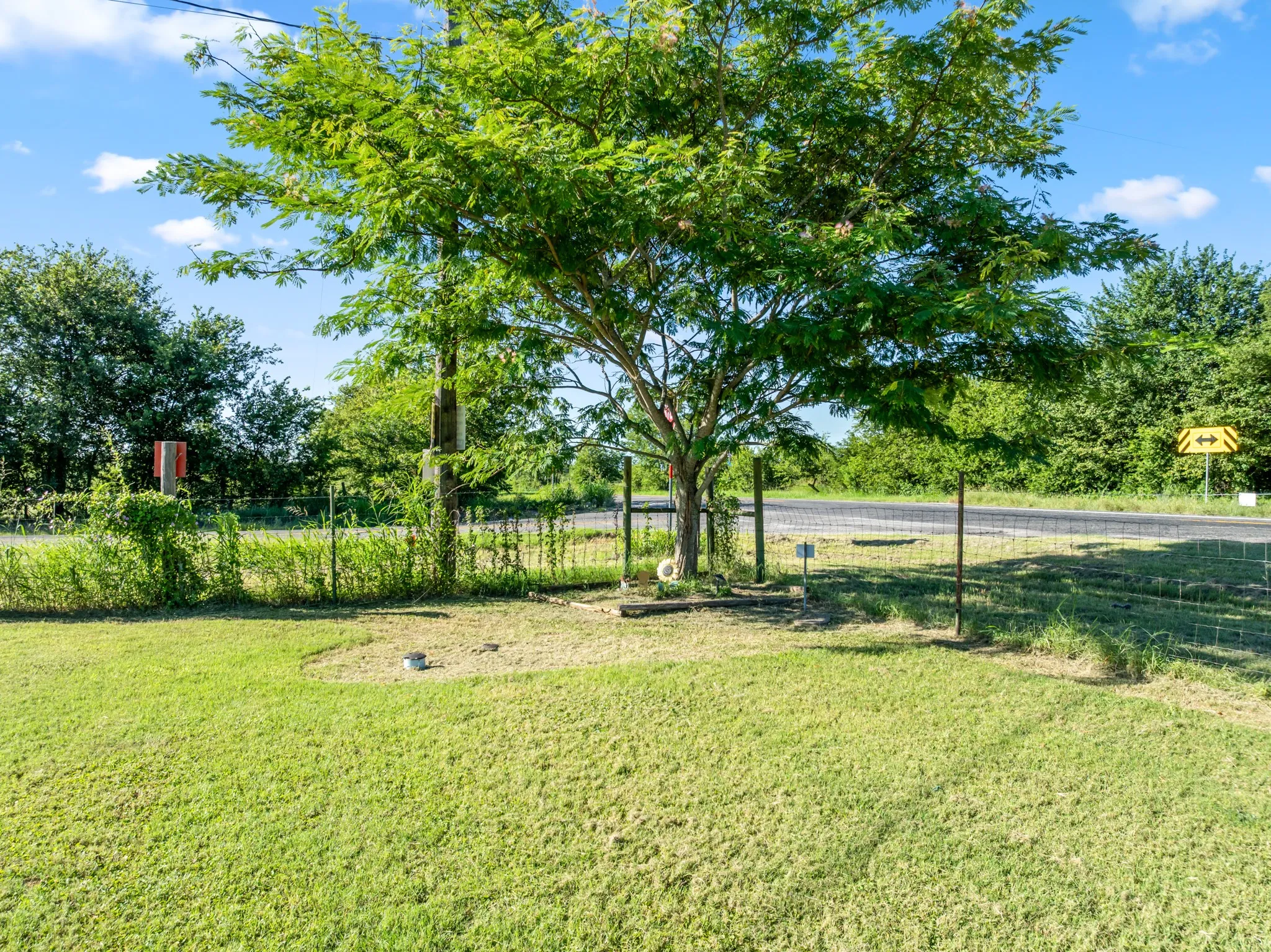 Single Family Residence For Sale in Hill County , 6338 Fm 933, Blum, Texas 76627, 3 Bedroom, 3 Bathroom, 5 Garage spaces, 1,500 Sqft, built in 2008, mls#21309524, Real Estate Agent in Blum, Homes For Sale in Hill county, Homes For Sale in Blum, Realtor in Blum Texas, Real Estate Brokerage Independent Realty Texas, Luminita Cordes Realtor