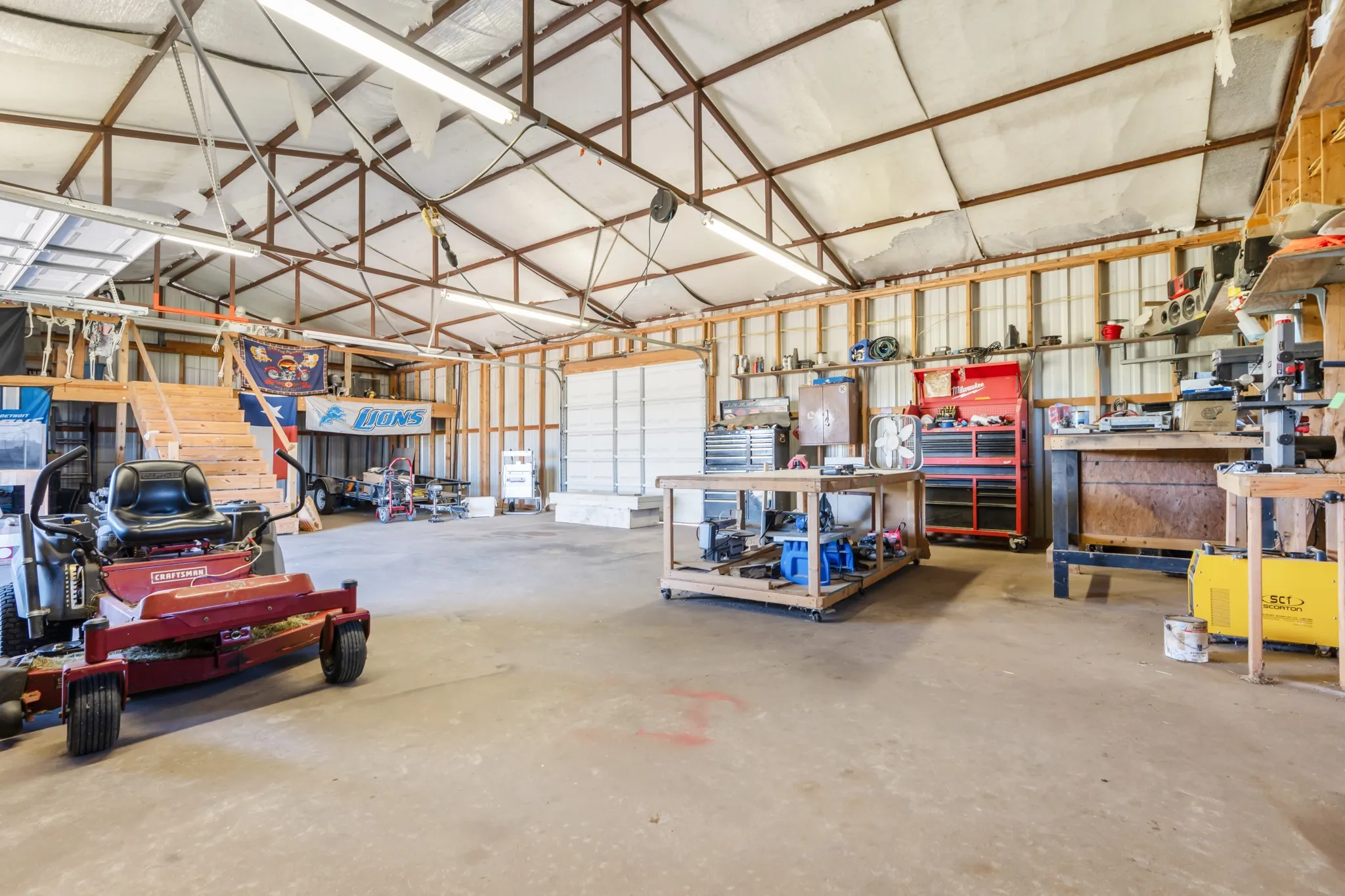 Single Family Residence For Sale in Hill County , 6338 Fm 933, Blum, Texas 76627, 3 Bedroom, 3 Bathroom, 5 Garage spaces, 1,500 Sqft, built in 2008, mls#21309524, Real Estate Agent in Blum, Homes For Sale in Hill county, Homes For Sale in Blum, Realtor in Blum Texas, Real Estate Brokerage Independent Realty Texas, Luminita Cordes Realtor