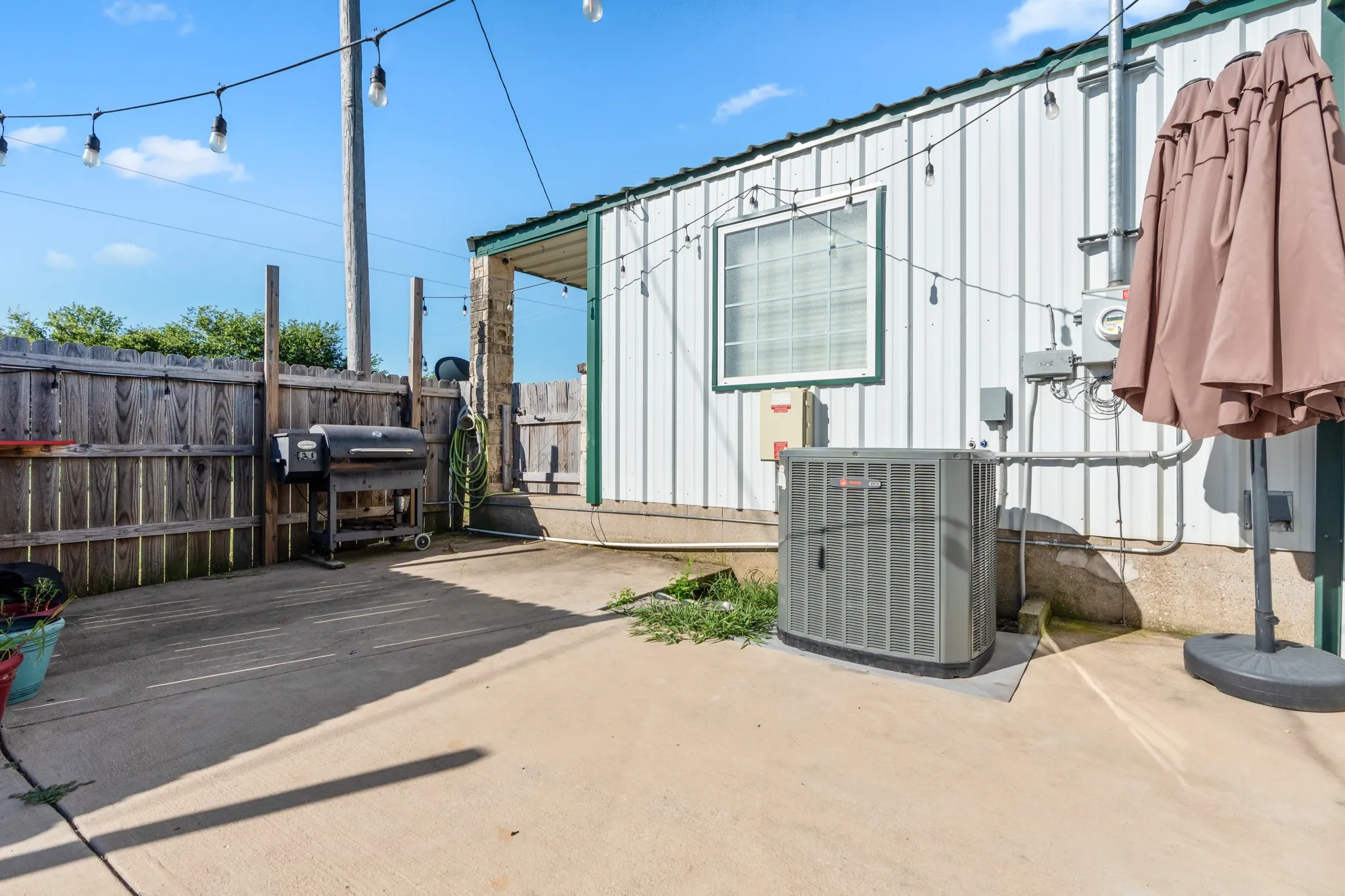 Single Family Residence For Sale in Hill County , 6338 Fm 933, Blum, Texas 76627, 3 Bedroom, 3 Bathroom, 5 Garage spaces, 1,500 Sqft, built in 2008, mls#21309524, Real Estate Agent in Blum, Homes For Sale in Hill county, Homes For Sale in Blum, Realtor in Blum Texas, Real Estate Brokerage Independent Realty Texas, Luminita Cordes Realtor