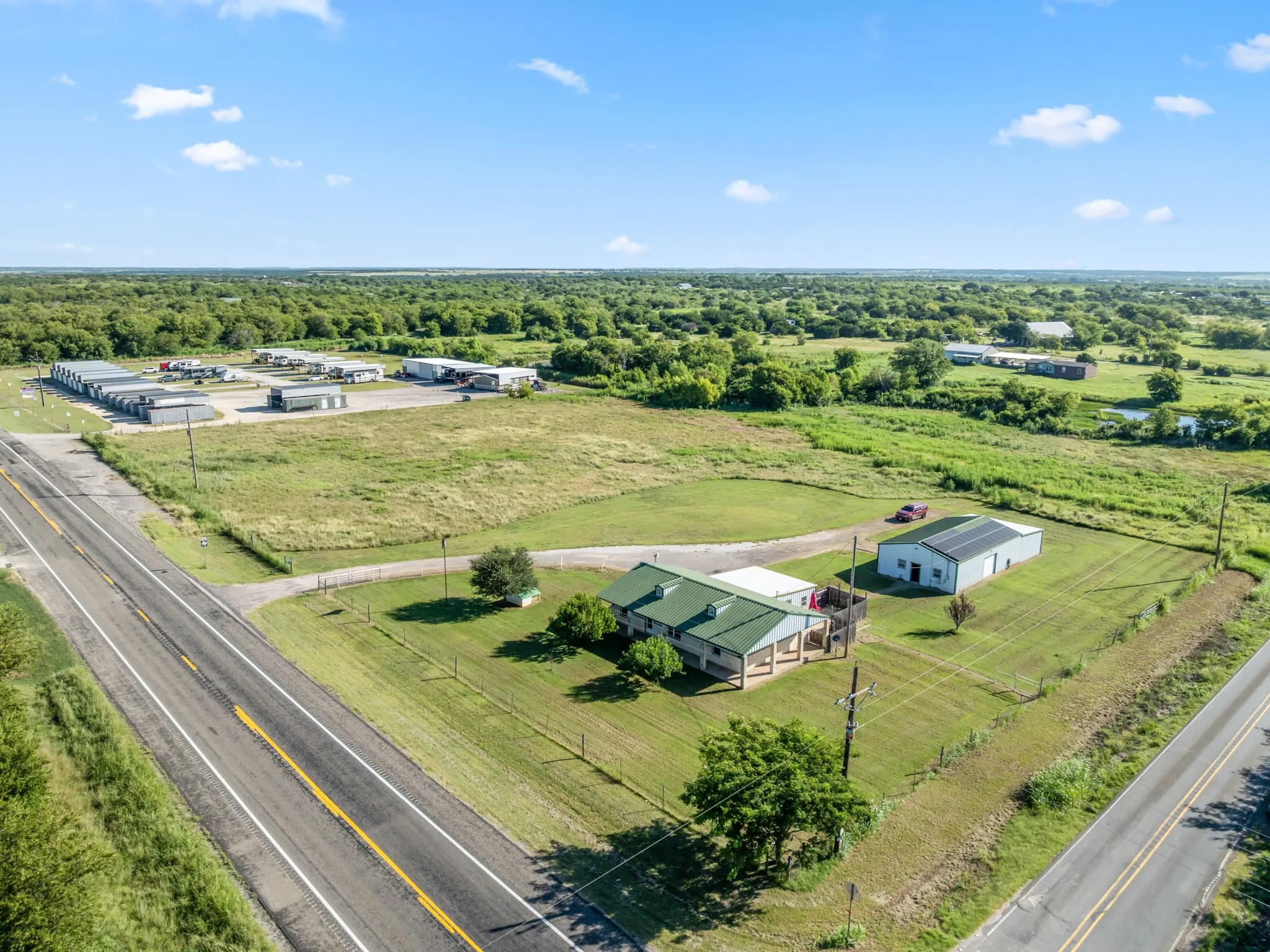 Single Family Residence For Sale in Hill County , 6338 Fm 933, Blum, Texas 76627, 3 Bedroom, 3 Bathroom, 5 Garage spaces, 1,500 Sqft, built in 2008, mls#21309524, Real Estate Agent in Blum, Homes For Sale in Hill county, Homes For Sale in Blum, Realtor in Blum Texas, Real Estate Brokerage Independent Realty Texas, Luminita Cordes Realtor