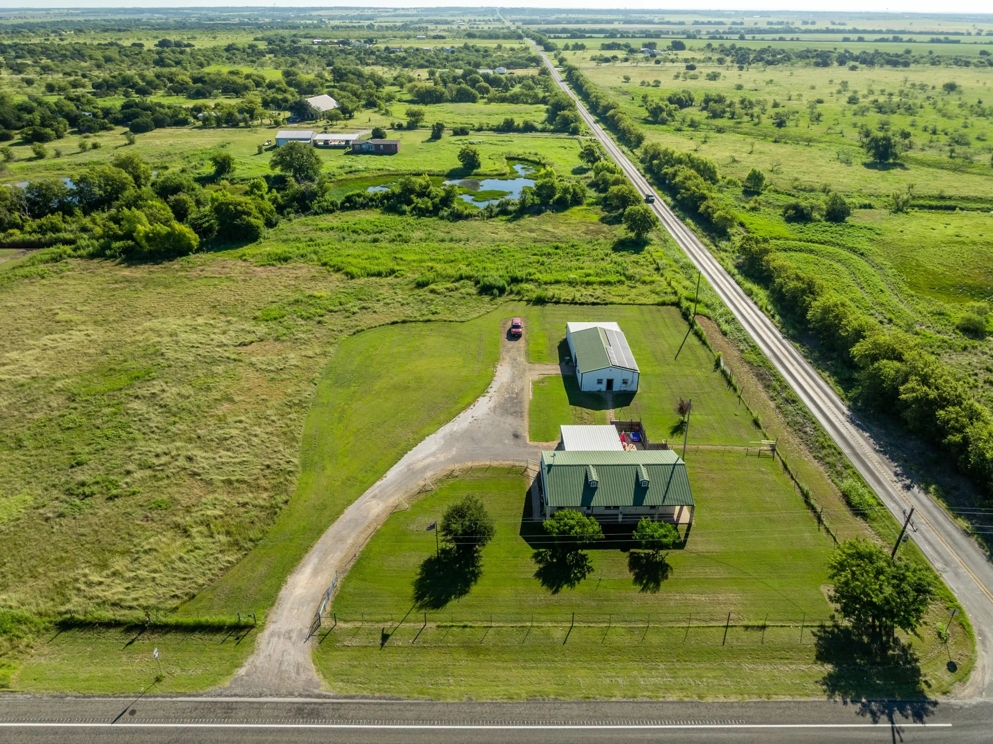 Single Family Residence For Sale in Hill County , 6338 Fm 933, Blum, Texas 76627, 3 Bedroom, 3 Bathroom, 5 Garage spaces, 1,500 Sqft, built in 2008, mls#21309524, Real Estate Agent in Blum, Homes For Sale in Hill county, Homes For Sale in Blum, Realtor in Blum Texas, Real Estate Brokerage Independent Realty Texas, Luminita Cordes Realtor