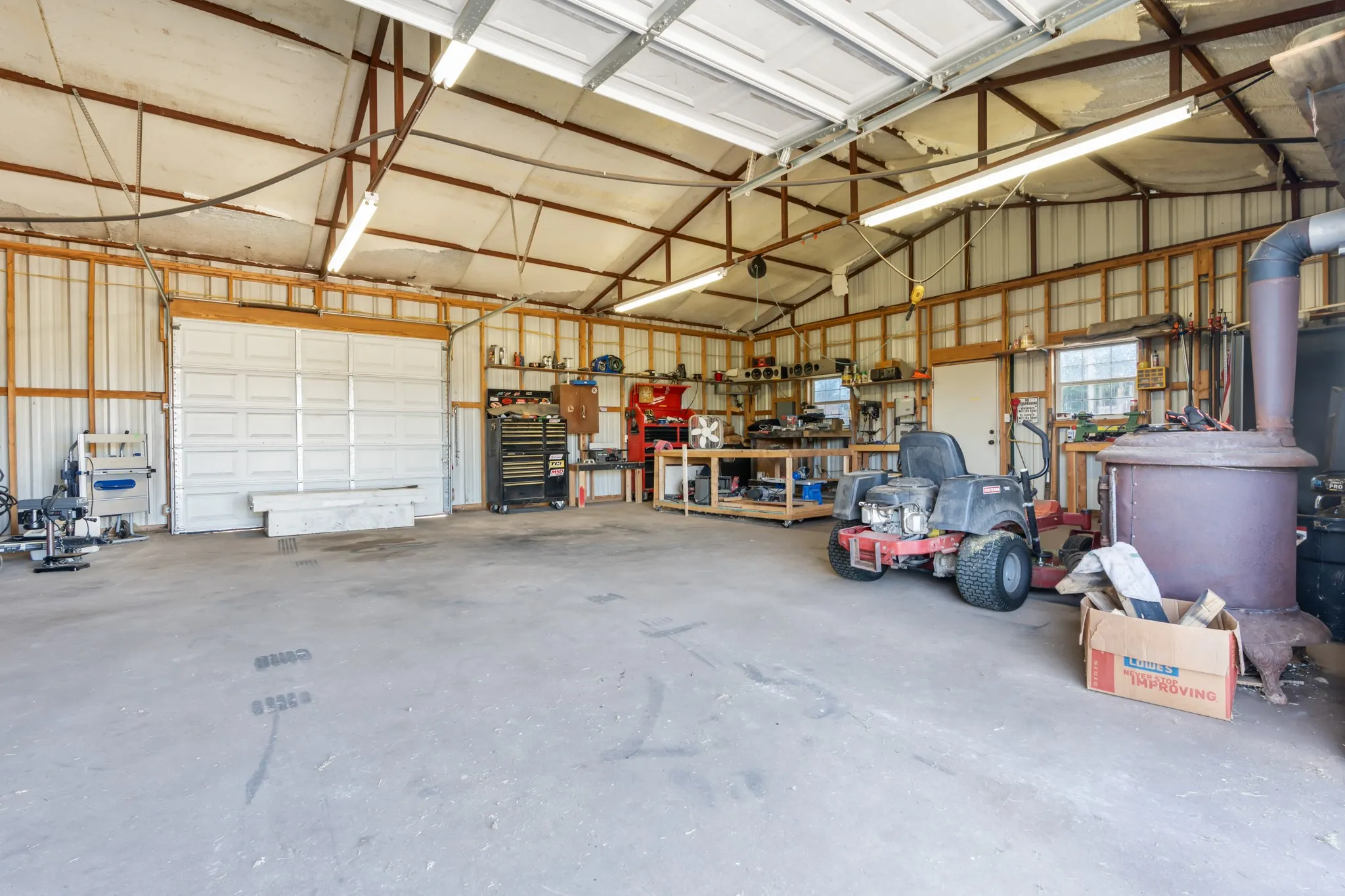 Single Family Residence For Sale in Hill County , 6338 Fm 933, Blum, Texas 76627, 3 Bedroom, 3 Bathroom, 5 Garage spaces, 1,500 Sqft, built in 2008, mls#21309524, Real Estate Agent in Blum, Homes For Sale in Hill county, Homes For Sale in Blum, Realtor in Blum Texas, Real Estate Brokerage Independent Realty Texas, Luminita Cordes Realtor