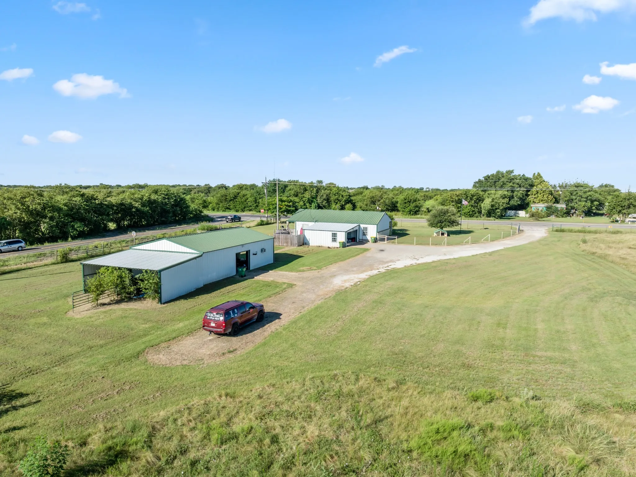 Single Family Residence For Sale in Hill County , 6338 Fm 933, Blum, Texas 76627, 3 Bedroom, 3 Bathroom, 5 Garage spaces, 1,500 Sqft, built in 2008, mls#21309524, Real Estate Agent in Blum, Homes For Sale in Hill county, Homes For Sale in Blum, Realtor in Blum Texas, Real Estate Brokerage Independent Realty Texas, Luminita Cordes Realtor