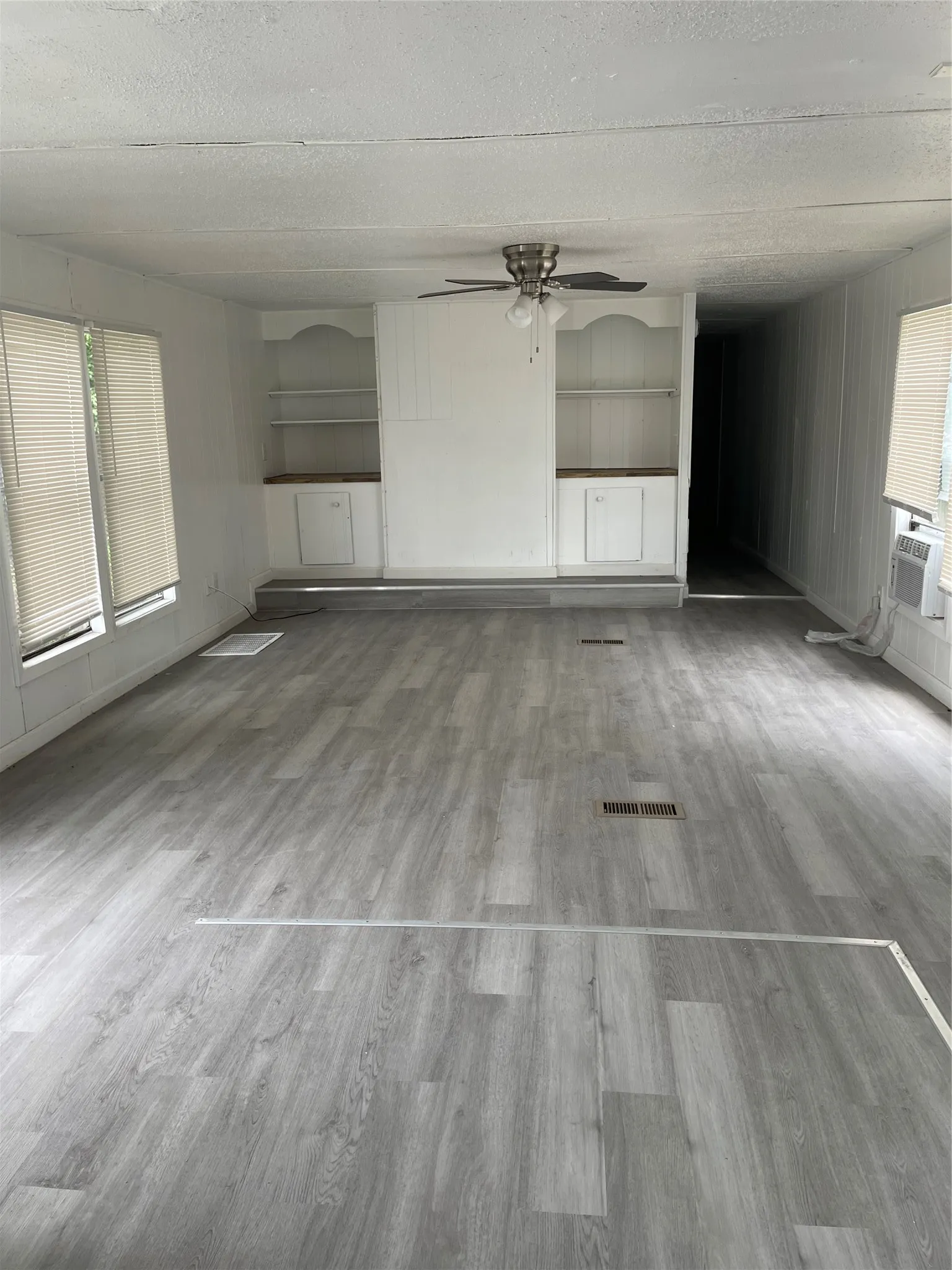 Mobile Home For Rent in Collin County , 1363 Genoveva Ln, Anna, Texas 75409, 2 Bedroom, 1 Bathroom, Garage spaces, 924 Sqft, built in 1980, mls#21311208, Real Estate Agent in Anna, Homes For Rent in Collin county, Homes For Rent in Anna, Realtor in Anna Texas, Real Estate Brokerage Independent Realty Texas, Luminita Cordes Realtor
