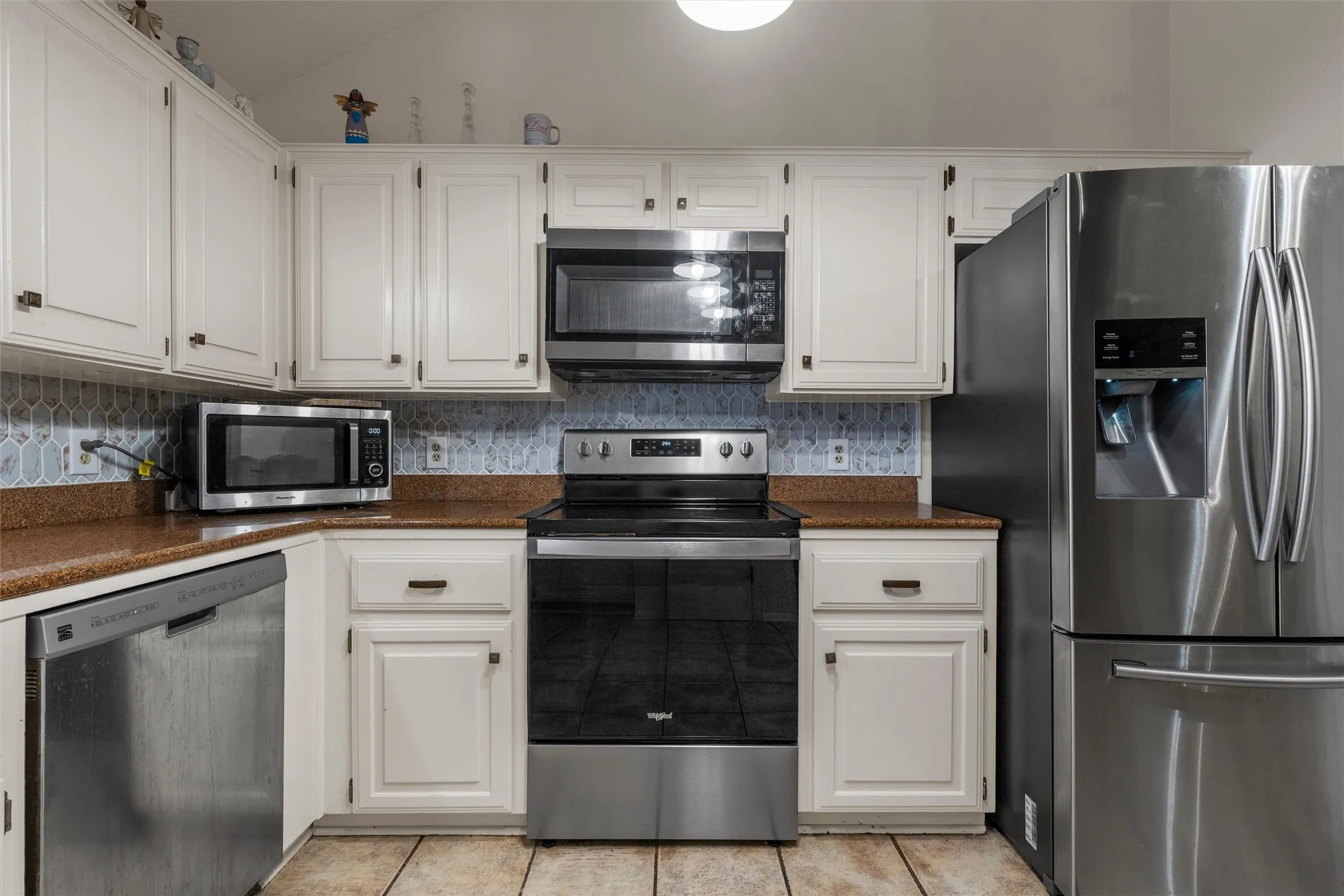 Single Family Residence For Sale in Bell County , 2723 Canyon Oaks Court, Temple, Texas 76502, 3 Bedroom, 2 Bathroom, 2 Garage spaces, 2,006 Sqft, built in 1983, mls#21311224, Real Estate Agent in Temple, Homes For Sale in Bell county, Homes For Sale in Temple, Realtor in Temple Texas, Real Estate Brokerage Independent Realty Texas, Luminita Cordes Realtor