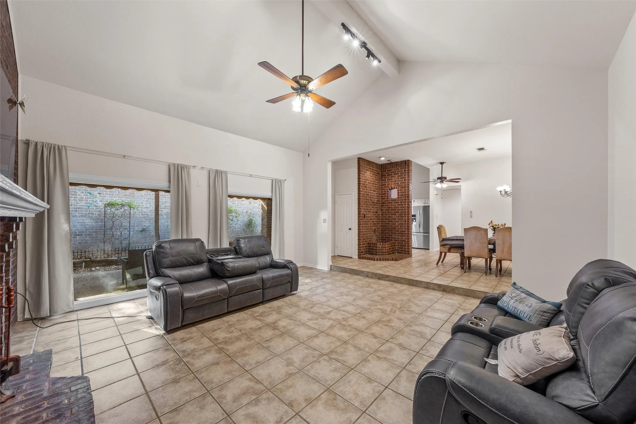 Single Family Residence For Sale in Bell County , 2723 Canyon Oaks Court, Temple, Texas 76502, 3 Bedroom, 2 Bathroom, 2 Garage spaces, 2,006 Sqft, built in 1983, mls#21311224, Real Estate Agent in Temple, Homes For Sale in Bell county, Homes For Sale in Temple, Realtor in Temple Texas, Real Estate Brokerage Independent Realty Texas, Luminita Cordes Realtor