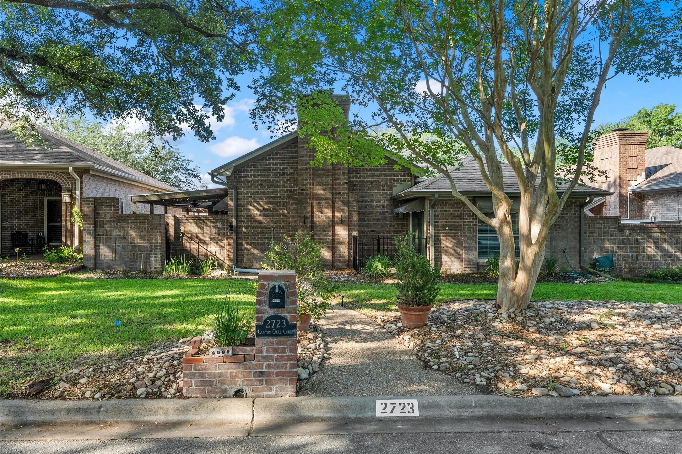 Single Family Residence For Sale in Bell County , 2723 Canyon Oaks Court, Temple, Texas 76502, 3 Bedroom, 2 Bathroom, 2 Garage spaces, 2,006 Sqft, built in 1983, mls#21311224, Real Estate Agent in Temple, Homes For Sale in Bell county, Homes For Sale in Temple, Realtor in Temple Texas, Real Estate Brokerage Independent Realty Texas, Luminita Cordes Realtor