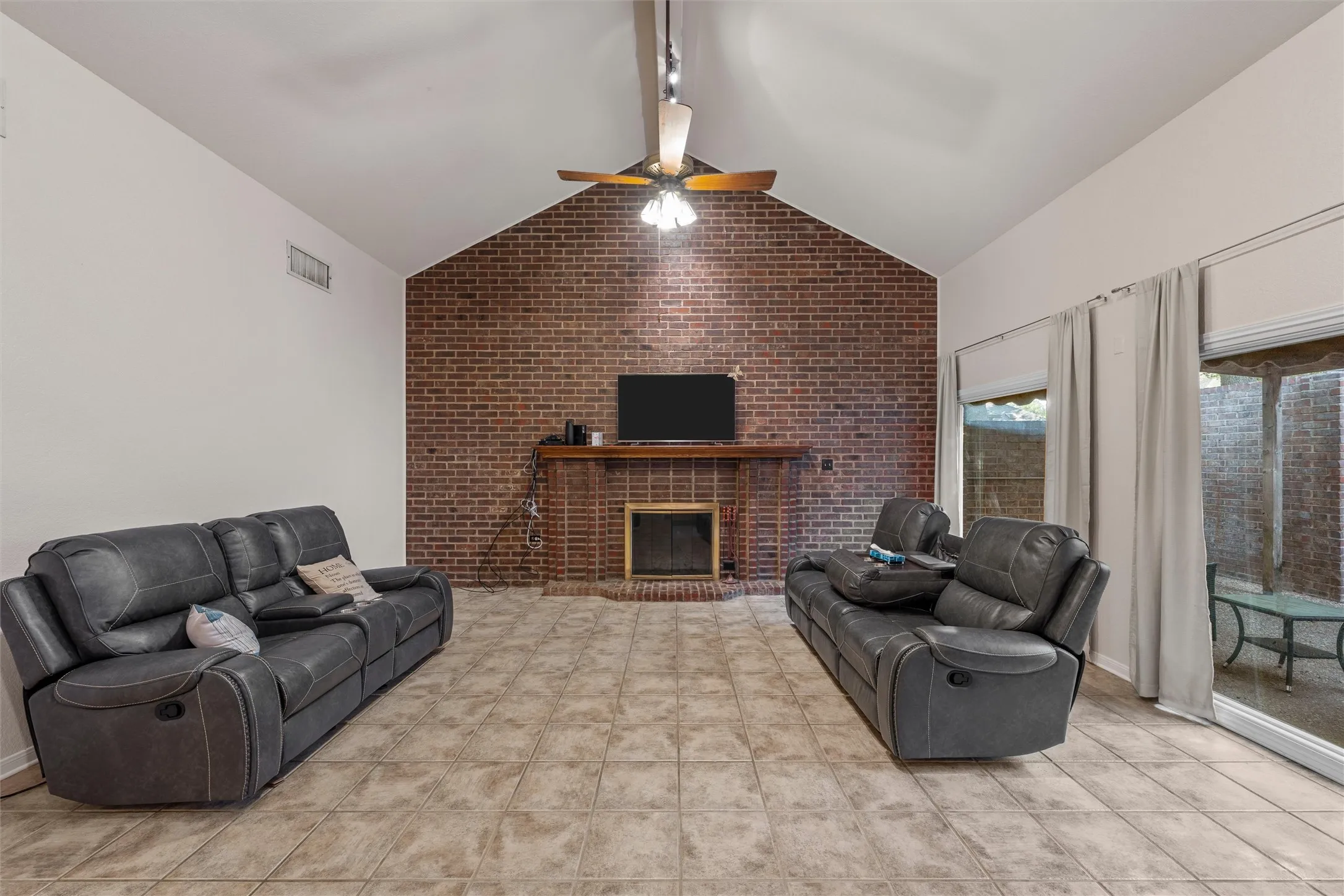 Single Family Residence For Sale in Bell County , 2723 Canyon Oaks Court, Temple, Texas 76502, 3 Bedroom, 2 Bathroom, 2 Garage spaces, 2,006 Sqft, built in 1983, mls#21311224, Real Estate Agent in Temple, Homes For Sale in Bell county, Homes For Sale in Temple, Realtor in Temple Texas, Real Estate Brokerage Independent Realty Texas, Luminita Cordes Realtor