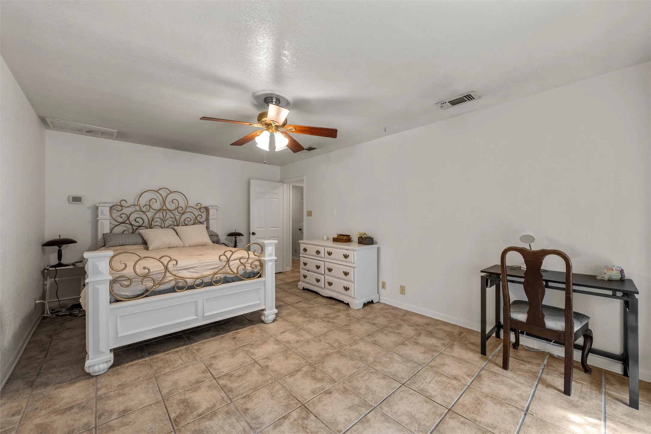 Single Family Residence For Sale in Bell County , 2723 Canyon Oaks Court, Temple, Texas 76502, 3 Bedroom, 2 Bathroom, 2 Garage spaces, 2,006 Sqft, built in 1983, mls#21311224, Real Estate Agent in Temple, Homes For Sale in Bell county, Homes For Sale in Temple, Realtor in Temple Texas, Real Estate Brokerage Independent Realty Texas, Luminita Cordes Realtor