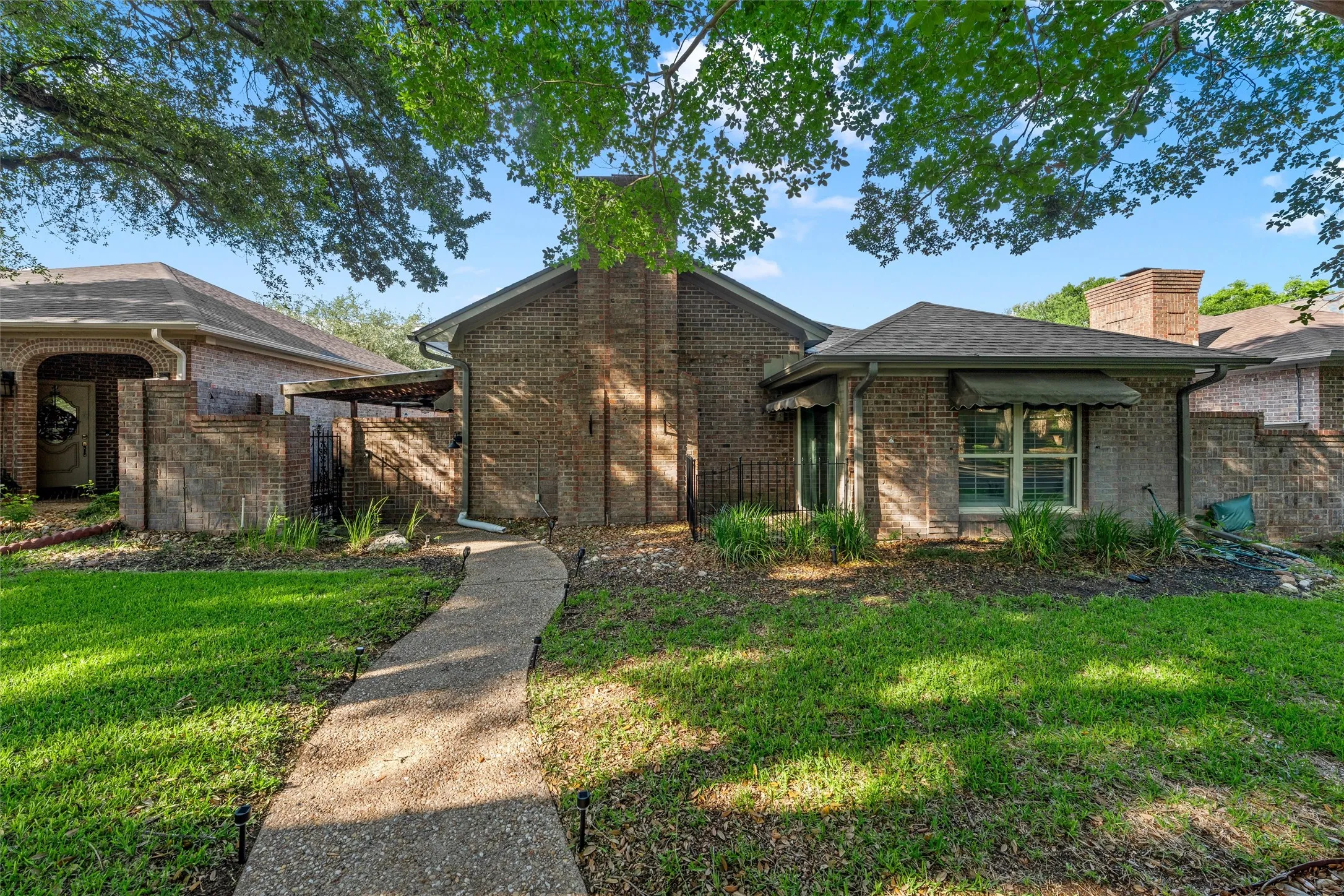 Single Family Residence For Sale in Bell County , 2723 Canyon Oaks Court, Temple, Texas 76502, 3 Bedroom, 2 Bathroom, 2 Garage spaces, 2,006 Sqft, built in 1983, mls#21311224, Real Estate Agent in Temple, Homes For Sale in Bell county, Homes For Sale in Temple, Realtor in Temple Texas, Real Estate Brokerage Independent Realty Texas, Luminita Cordes Realtor
