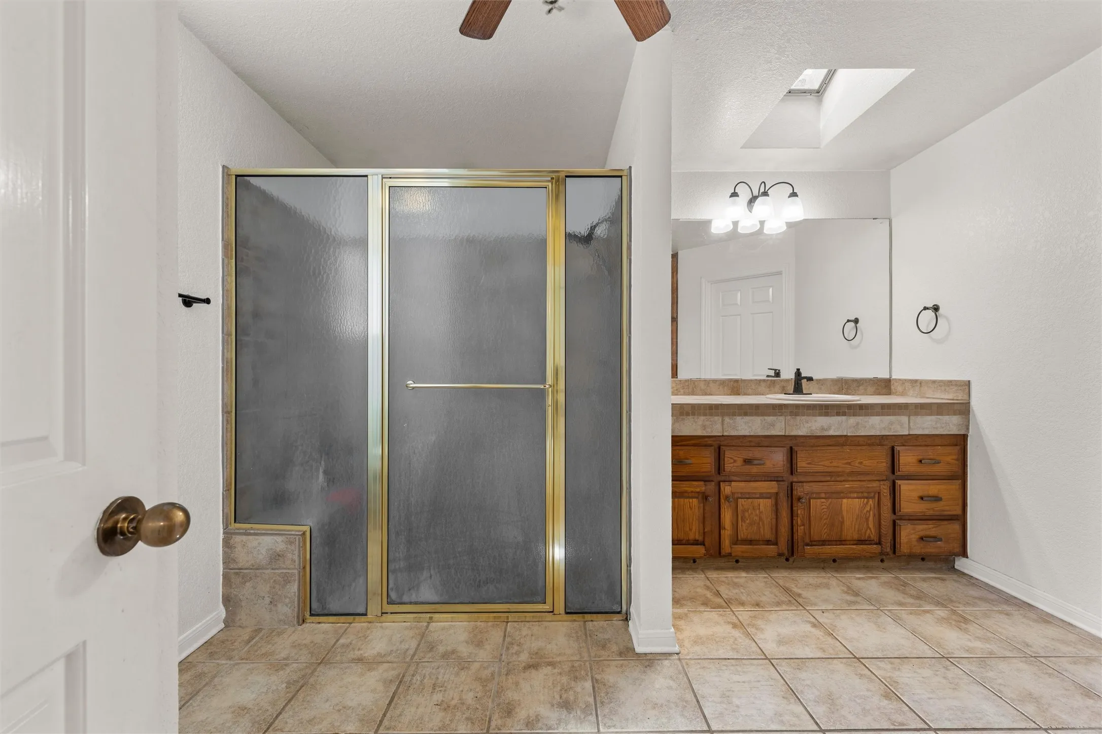 Single Family Residence For Sale in Bell County , 2723 Canyon Oaks Court, Temple, Texas 76502, 3 Bedroom, 2 Bathroom, 2 Garage spaces, 2,006 Sqft, built in 1983, mls#21311224, Real Estate Agent in Temple, Homes For Sale in Bell county, Homes For Sale in Temple, Realtor in Temple Texas, Real Estate Brokerage Independent Realty Texas, Luminita Cordes Realtor