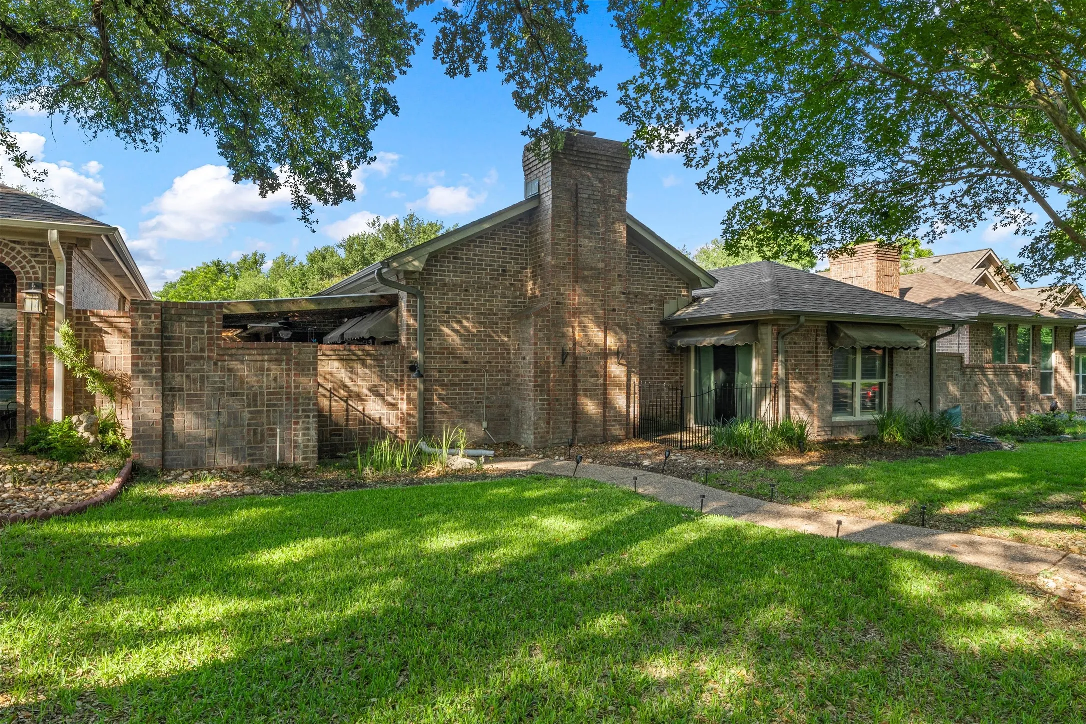 Single Family Residence For Sale in Bell County , 2723 Canyon Oaks Court, Temple, Texas 76502, 3 Bedroom, 2 Bathroom, 2 Garage spaces, 2,006 Sqft, built in 1983, mls#21311224, Real Estate Agent in Temple, Homes For Sale in Bell county, Homes For Sale in Temple, Realtor in Temple Texas, Real Estate Brokerage Independent Realty Texas, Luminita Cordes Realtor