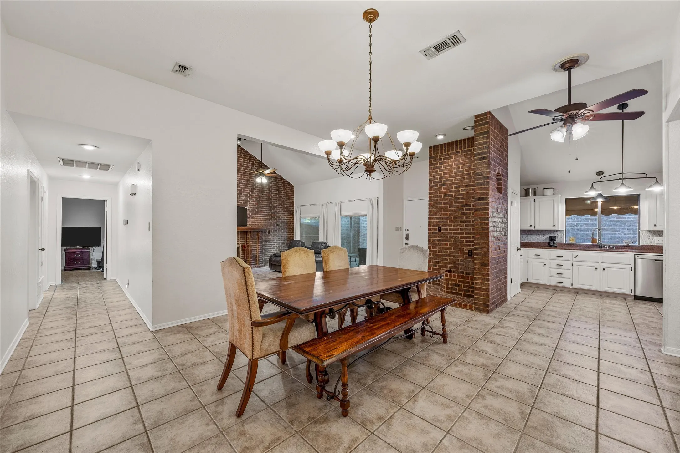 Single Family Residence For Sale in Bell County , 2723 Canyon Oaks Court, Temple, Texas 76502, 3 Bedroom, 2 Bathroom, 2 Garage spaces, 2,006 Sqft, built in 1983, mls#21311224, Real Estate Agent in Temple, Homes For Sale in Bell county, Homes For Sale in Temple, Realtor in Temple Texas, Real Estate Brokerage Independent Realty Texas, Luminita Cordes Realtor