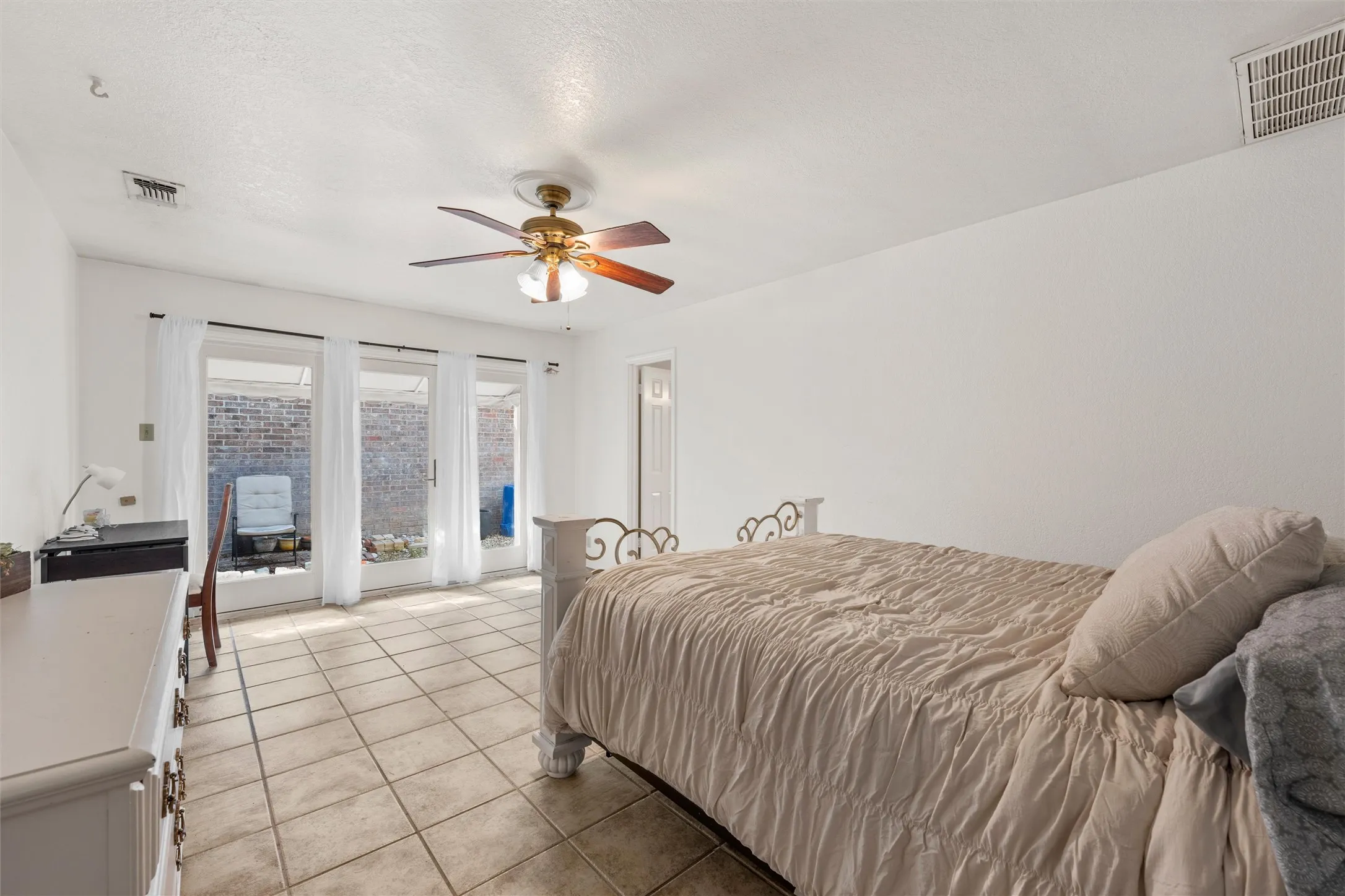 Single Family Residence For Sale in Bell County , 2723 Canyon Oaks Court, Temple, Texas 76502, 3 Bedroom, 2 Bathroom, 2 Garage spaces, 2,006 Sqft, built in 1983, mls#21311224, Real Estate Agent in Temple, Homes For Sale in Bell county, Homes For Sale in Temple, Realtor in Temple Texas, Real Estate Brokerage Independent Realty Texas, Luminita Cordes Realtor