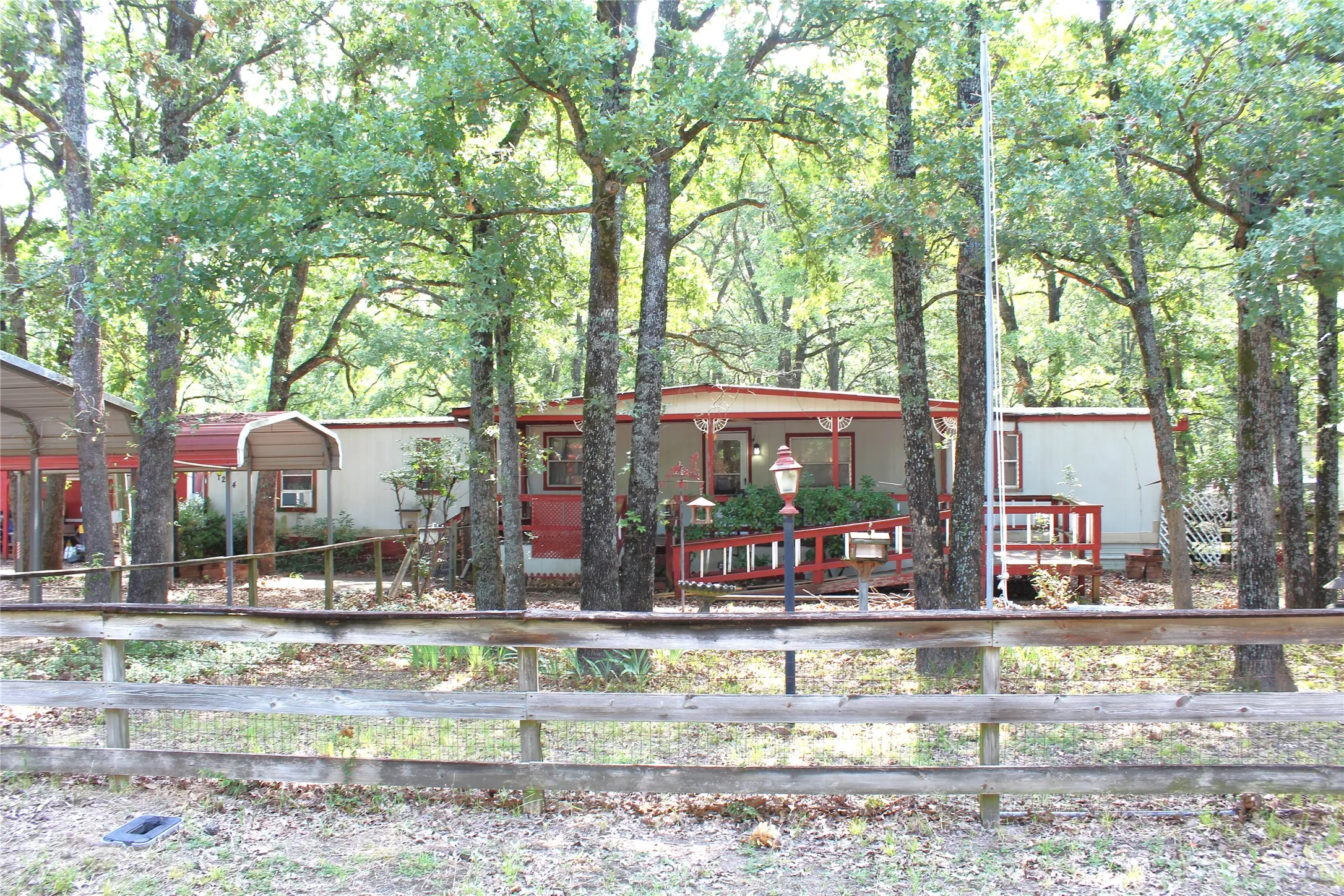 Mobile Home For Sale in Hunt County , 1204 Red Hawk Bay Drive, West Tawakoni, Texas 75474, 4 Bedrooms, 2 Bathrooms, Garage spaces, 1,484 Sqft, built in 1970, Price $150,000, mls#21309362, Real Estate Agent in West Tawakoni, Homes For Sale in Hunt county, Homes For Sale in West Tawakoni, Realtor in West Tawakoni Texas, Real Estate Brokerage Independent Realty Texas, Luminita Cordes Realtor