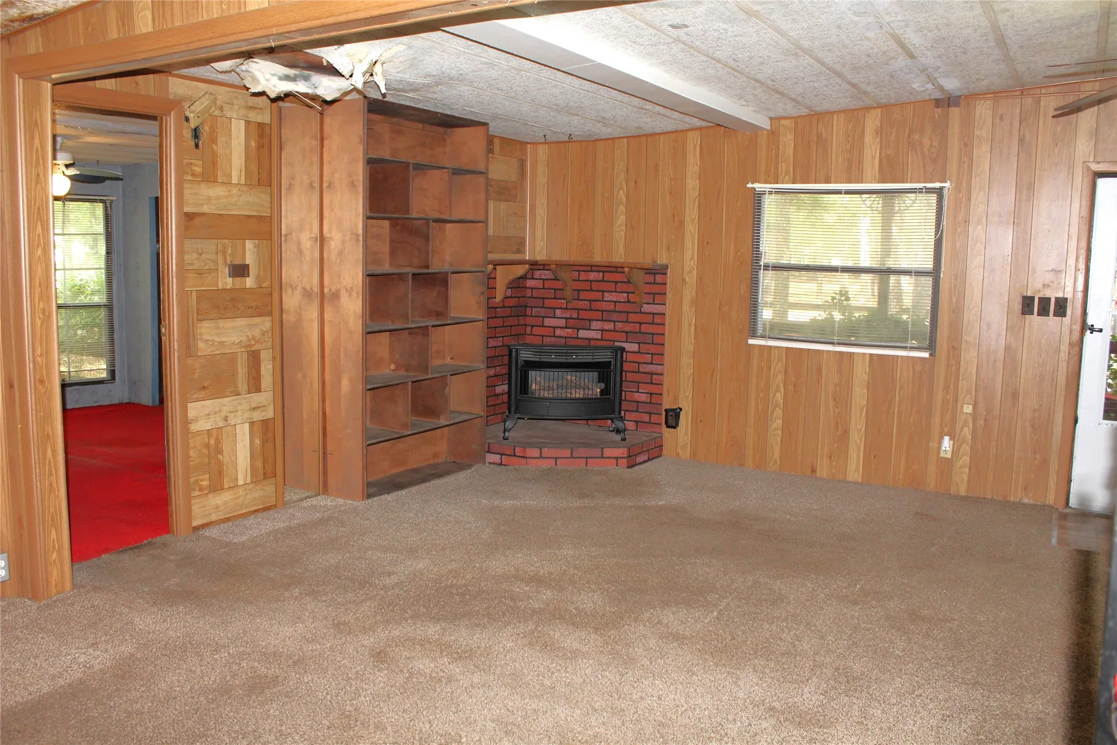 Mobile Home For Sale in Hunt County , 1204 Red Hawk Bay Drive, West Tawakoni, Texas 75474, 4 Bedrooms, 2 Bathrooms, Garage spaces, 1,484 Sqft, built in 1970, Price $150,000, mls#21309362, Real Estate Agent in West Tawakoni, Homes For Sale in Hunt county, Homes For Sale in West Tawakoni, Realtor in West Tawakoni Texas, Real Estate Brokerage Independent Realty Texas, Luminita Cordes Realtor