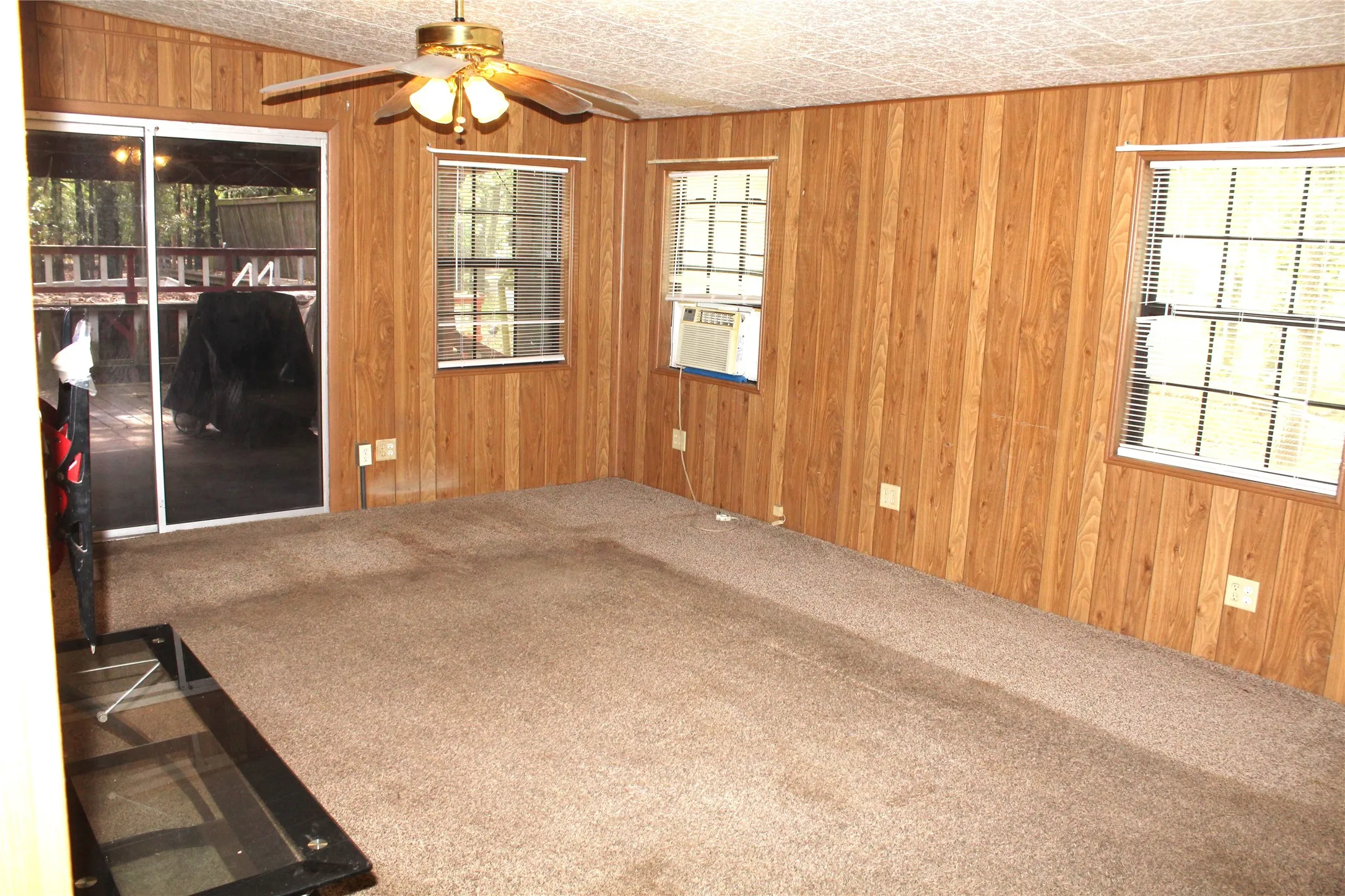 Mobile Home For Sale in Hunt County , 1204 Red Hawk Bay Drive, West Tawakoni, Texas 75474, 4 Bedrooms, 2 Bathrooms, Garage spaces, 1,484 Sqft, built in 1970, Price $150,000, mls#21309362, Real Estate Agent in West Tawakoni, Homes For Sale in Hunt county, Homes For Sale in West Tawakoni, Realtor in West Tawakoni Texas, Real Estate Brokerage Independent Realty Texas, Luminita Cordes Realtor