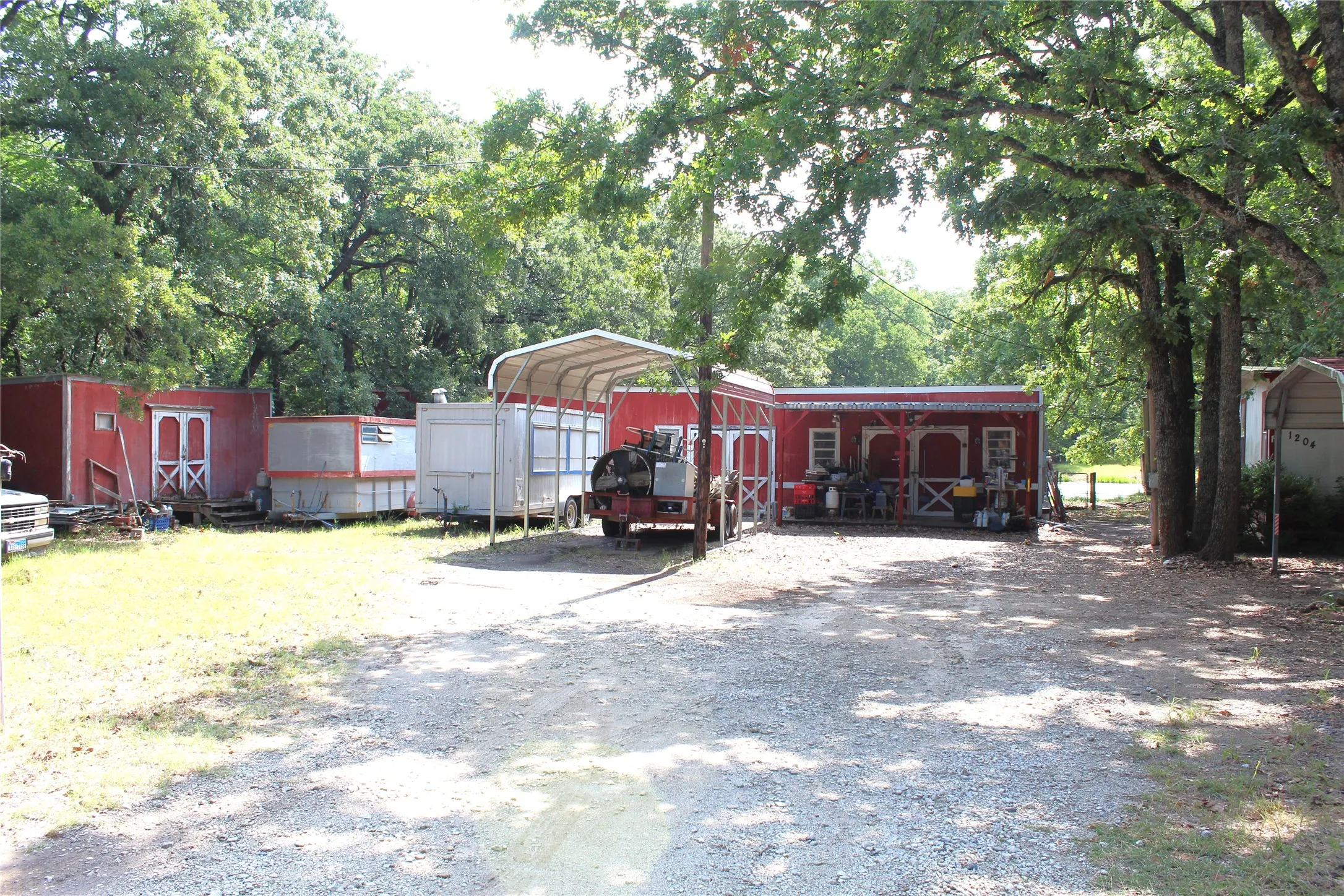 Mobile Home For Sale in Hunt County , 1204 Red Hawk Bay Drive, West Tawakoni, Texas 75474, 4 Bedrooms, 2 Bathrooms, Garage spaces, 1,484 Sqft, built in 1970, Price $150,000, mls#21309362, Real Estate Agent in West Tawakoni, Homes For Sale in Hunt county, Homes For Sale in West Tawakoni, Realtor in West Tawakoni Texas, Real Estate Brokerage Independent Realty Texas, Luminita Cordes Realtor