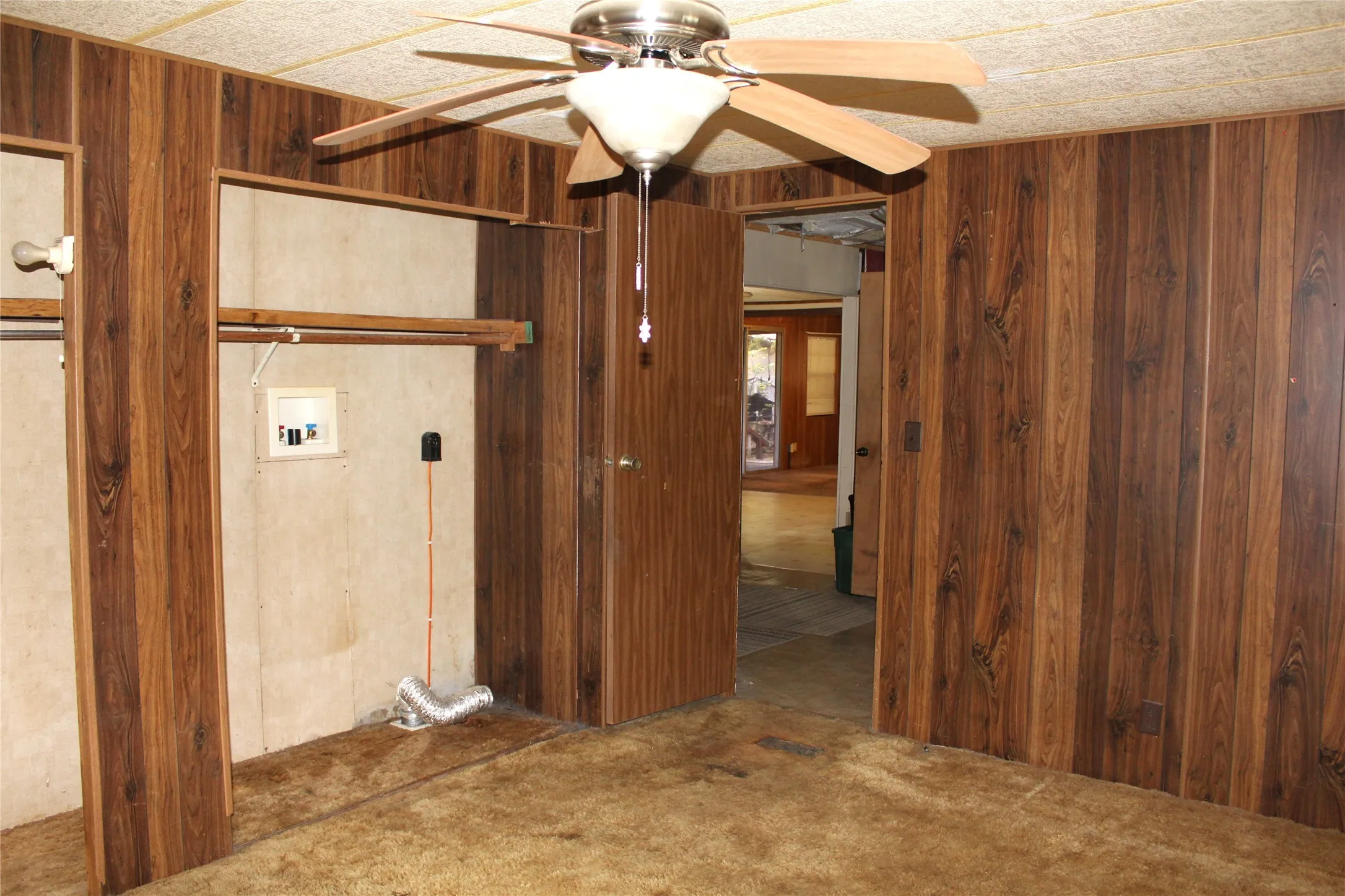 Mobile Home For Sale in Hunt County , 1204 Red Hawk Bay Drive, West Tawakoni, Texas 75474, 4 Bedrooms, 2 Bathrooms, Garage spaces, 1,484 Sqft, built in 1970, Price $150,000, mls#21309362, Real Estate Agent in West Tawakoni, Homes For Sale in Hunt county, Homes For Sale in West Tawakoni, Realtor in West Tawakoni Texas, Real Estate Brokerage Independent Realty Texas, Luminita Cordes Realtor