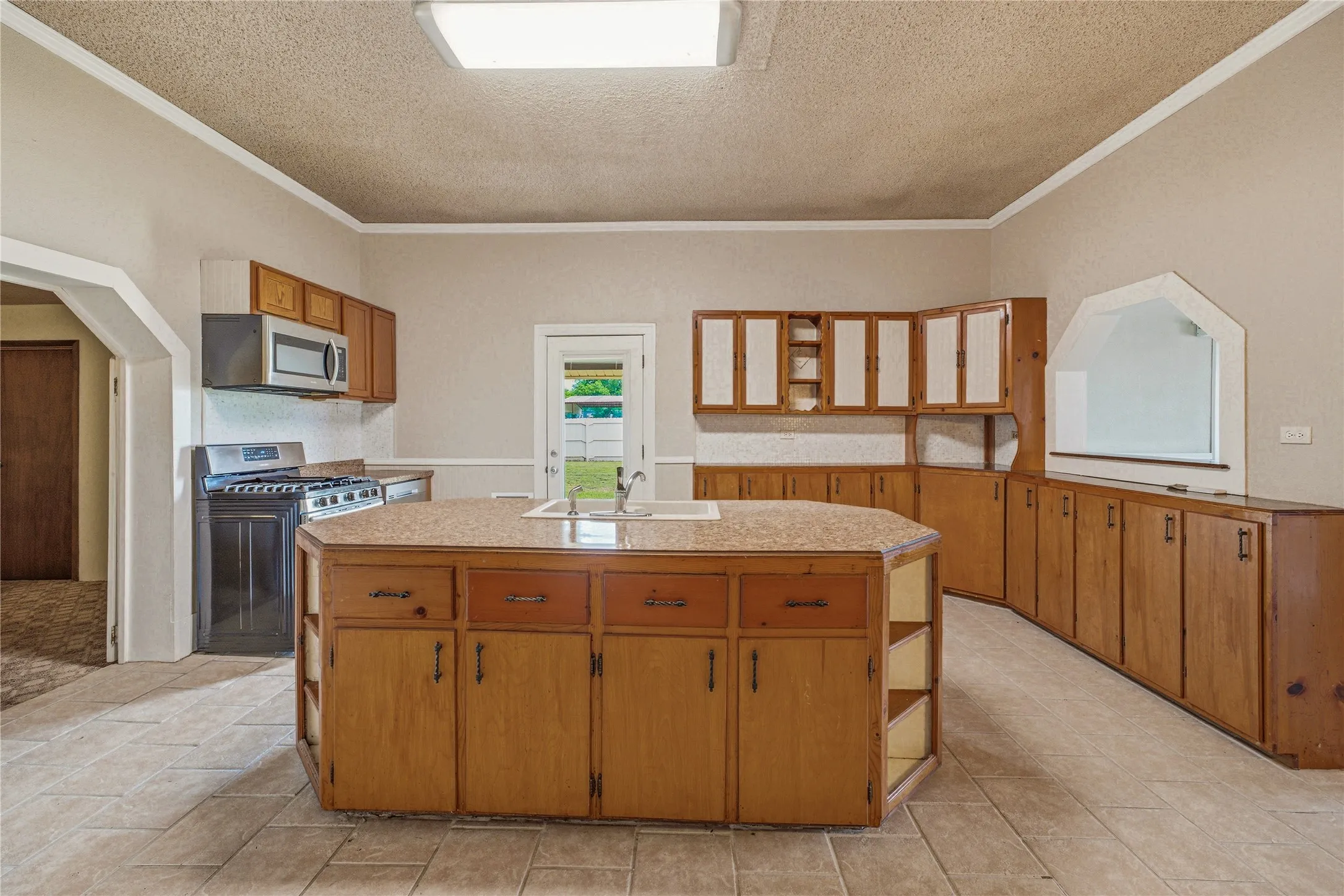 Single Family Residence For Sale in Eastland County , 207 N Fisher, Gorman, Texas 76454, 4 Bedroom, 2 Bathroom, 1 Garage spaces, 2,380 Sqft, built in 1940, mls#21308683, Real Estate Agent in Gorman, Homes For Sale in Eastland county, Homes For Sale in Gorman, Realtor in Gorman Texas, Real Estate Brokerage Independent Realty Texas, Luminita Cordes Realtor