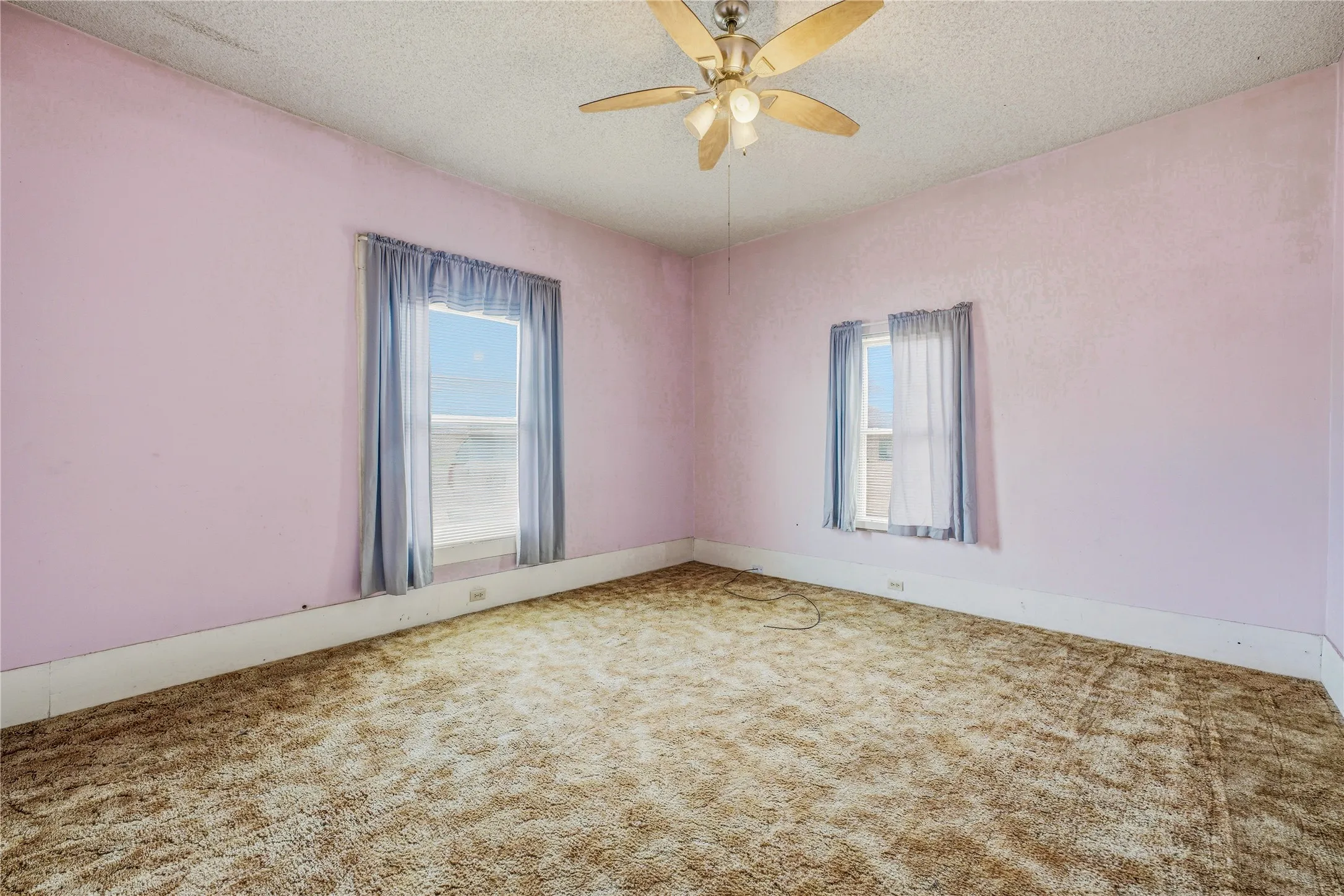 Single Family Residence For Sale in Eastland County , 207 N Fisher, Gorman, Texas 76454, 4 Bedroom, 2 Bathroom, 1 Garage spaces, 2,380 Sqft, built in 1940, mls#21308683, Real Estate Agent in Gorman, Homes For Sale in Eastland county, Homes For Sale in Gorman, Realtor in Gorman Texas, Real Estate Brokerage Independent Realty Texas, Luminita Cordes Realtor