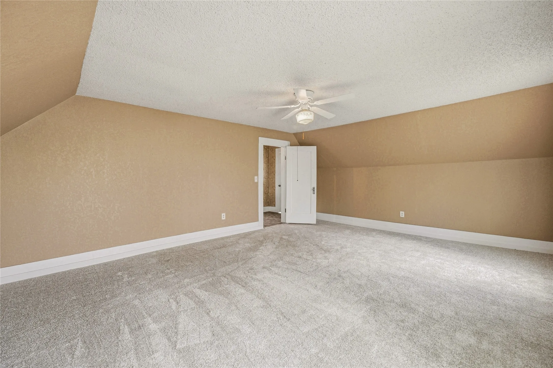 Single Family Residence For Sale in Eastland County , 207 N Fisher, Gorman, Texas 76454, 4 Bedroom, 2 Bathroom, 1 Garage spaces, 2,380 Sqft, built in 1940, mls#21308683, Real Estate Agent in Gorman, Homes For Sale in Eastland county, Homes For Sale in Gorman, Realtor in Gorman Texas, Real Estate Brokerage Independent Realty Texas, Luminita Cordes Realtor