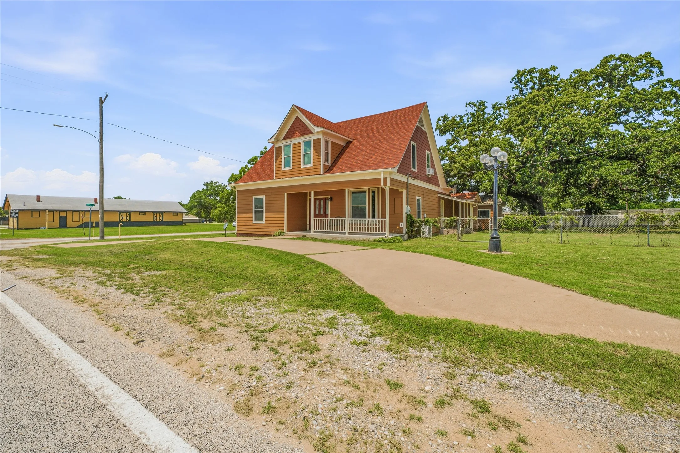 Single Family Residence For Sale in Eastland County , 207 N Fisher, Gorman, Texas 76454, 4 Bedroom, 2 Bathroom, 1 Garage spaces, 2,380 Sqft, built in 1940, mls#21308683, Real Estate Agent in Gorman, Homes For Sale in Eastland county, Homes For Sale in Gorman, Realtor in Gorman Texas, Real Estate Brokerage Independent Realty Texas, Luminita Cordes Realtor