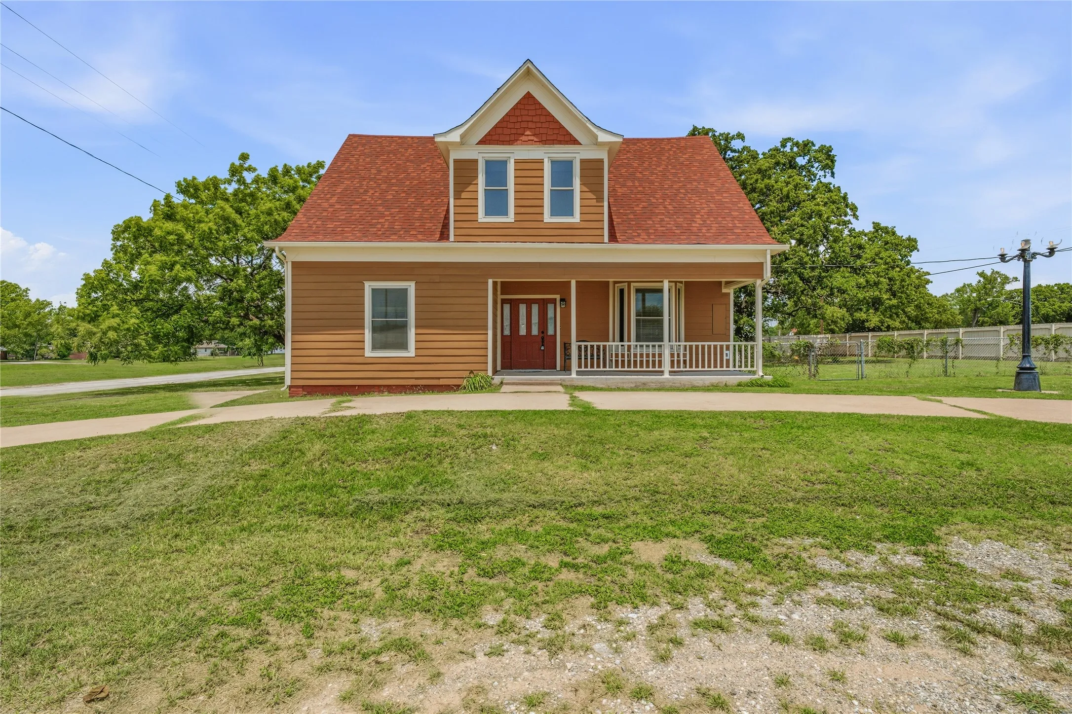 Single Family Residence For Sale in Eastland County , 207 N Fisher, Gorman, Texas 76454, 4 Bedroom, 2 Bathroom, 1 Garage spaces, 2,380 Sqft, built in 1940, mls#21308683, Real Estate Agent in Gorman, Homes For Sale in Eastland county, Homes For Sale in Gorman, Realtor in Gorman Texas, Real Estate Brokerage Independent Realty Texas, Luminita Cordes Realtor
