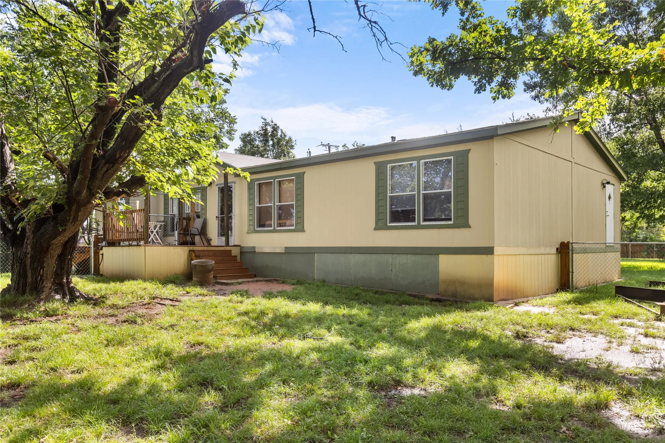 Manufactured Home For Sale in Grayson County , 830 Pearce Drive, Pottsboro, Texas 75076, 3 Bedroom, 2 Bathroom, 3 Garage spaces, 1,920 Sqft, built in 2011, mls#21310094, Real Estate Agent in Pottsboro, Homes For Sale in Grayson county, Homes For Sale in Pottsboro, Realtor in Pottsboro Texas, Real Estate Brokerage Independent Realty Texas, Luminita Cordes Realtor