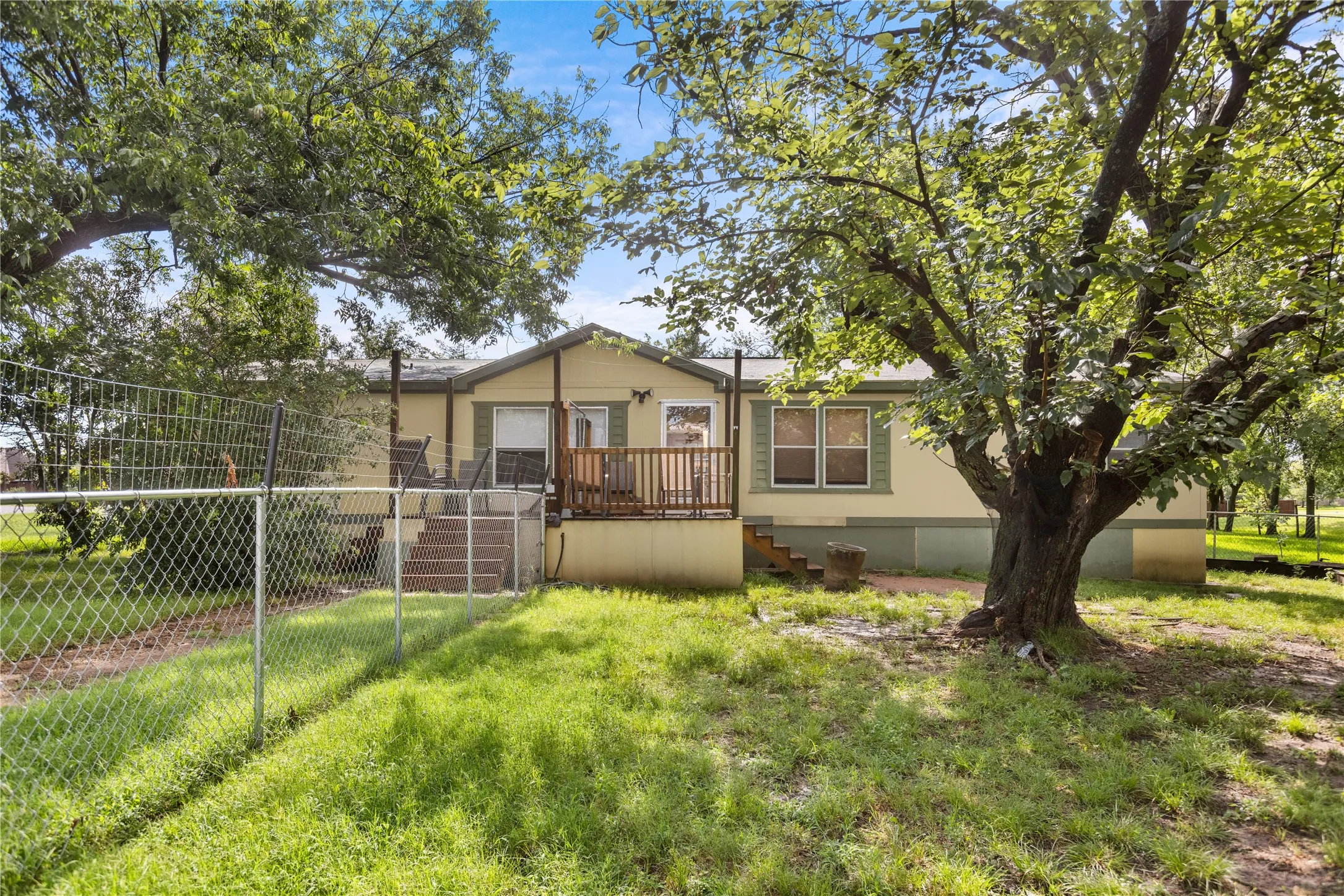 Manufactured Home For Sale in Grayson County , 830 Pearce Drive, Pottsboro, Texas 75076, 3 Bedroom, 2 Bathroom, 3 Garage spaces, 1,920 Sqft, built in 2011, mls#21310094, Real Estate Agent in Pottsboro, Homes For Sale in Grayson county, Homes For Sale in Pottsboro, Realtor in Pottsboro Texas, Real Estate Brokerage Independent Realty Texas, Luminita Cordes Realtor