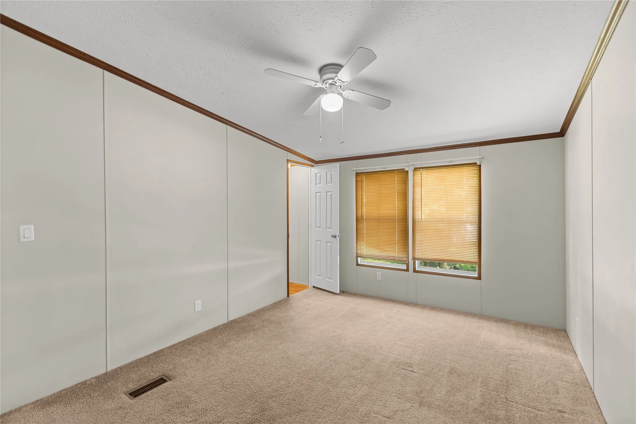 Manufactured Home For Sale in Grayson County , 830 Pearce Drive, Pottsboro, Texas 75076, 3 Bedroom, 2 Bathroom, 3 Garage spaces, 1,920 Sqft, built in 2011, mls#21310094, Real Estate Agent in Pottsboro, Homes For Sale in Grayson county, Homes For Sale in Pottsboro, Realtor in Pottsboro Texas, Real Estate Brokerage Independent Realty Texas, Luminita Cordes Realtor