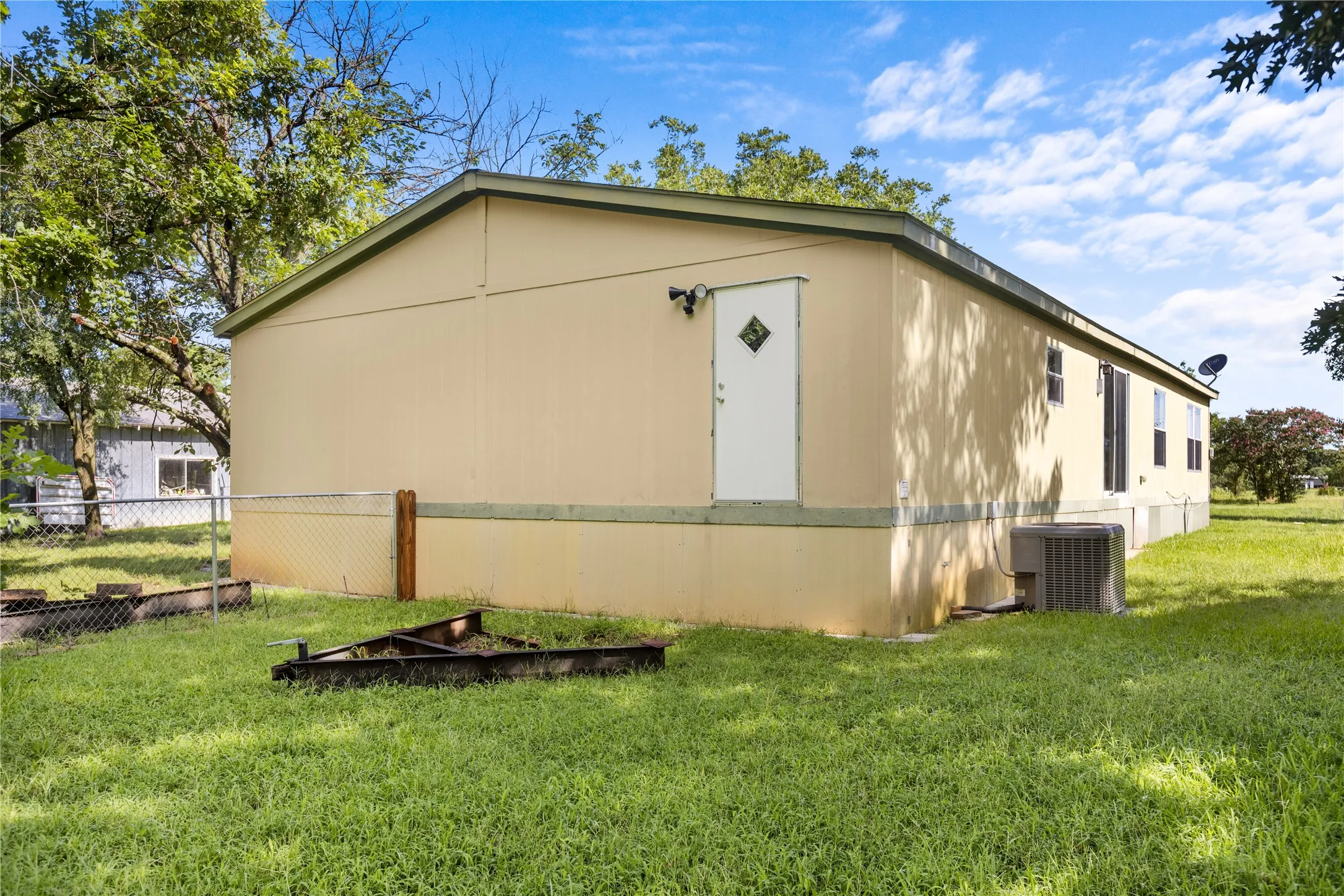 Manufactured Home For Sale in Grayson County , 830 Pearce Drive, Pottsboro, Texas 75076, 3 Bedroom, 2 Bathroom, 3 Garage spaces, 1,920 Sqft, built in 2011, mls#21310094, Real Estate Agent in Pottsboro, Homes For Sale in Grayson county, Homes For Sale in Pottsboro, Realtor in Pottsboro Texas, Real Estate Brokerage Independent Realty Texas, Luminita Cordes Realtor