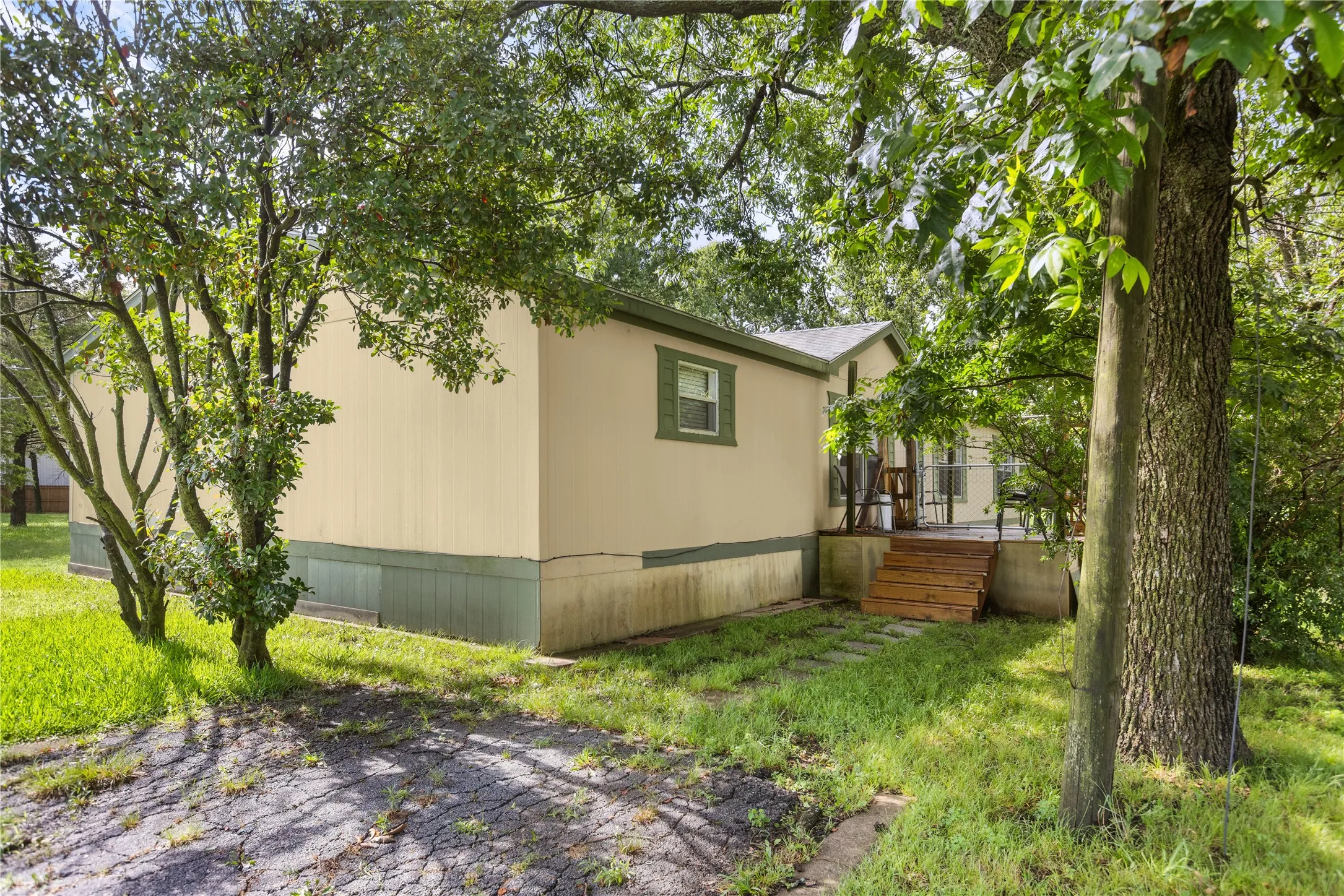 Manufactured Home For Sale in Grayson County , 830 Pearce Drive, Pottsboro, Texas 75076, 3 Bedroom, 2 Bathroom, 3 Garage spaces, 1,920 Sqft, built in 2011, mls#21310094, Real Estate Agent in Pottsboro, Homes For Sale in Grayson county, Homes For Sale in Pottsboro, Realtor in Pottsboro Texas, Real Estate Brokerage Independent Realty Texas, Luminita Cordes Realtor